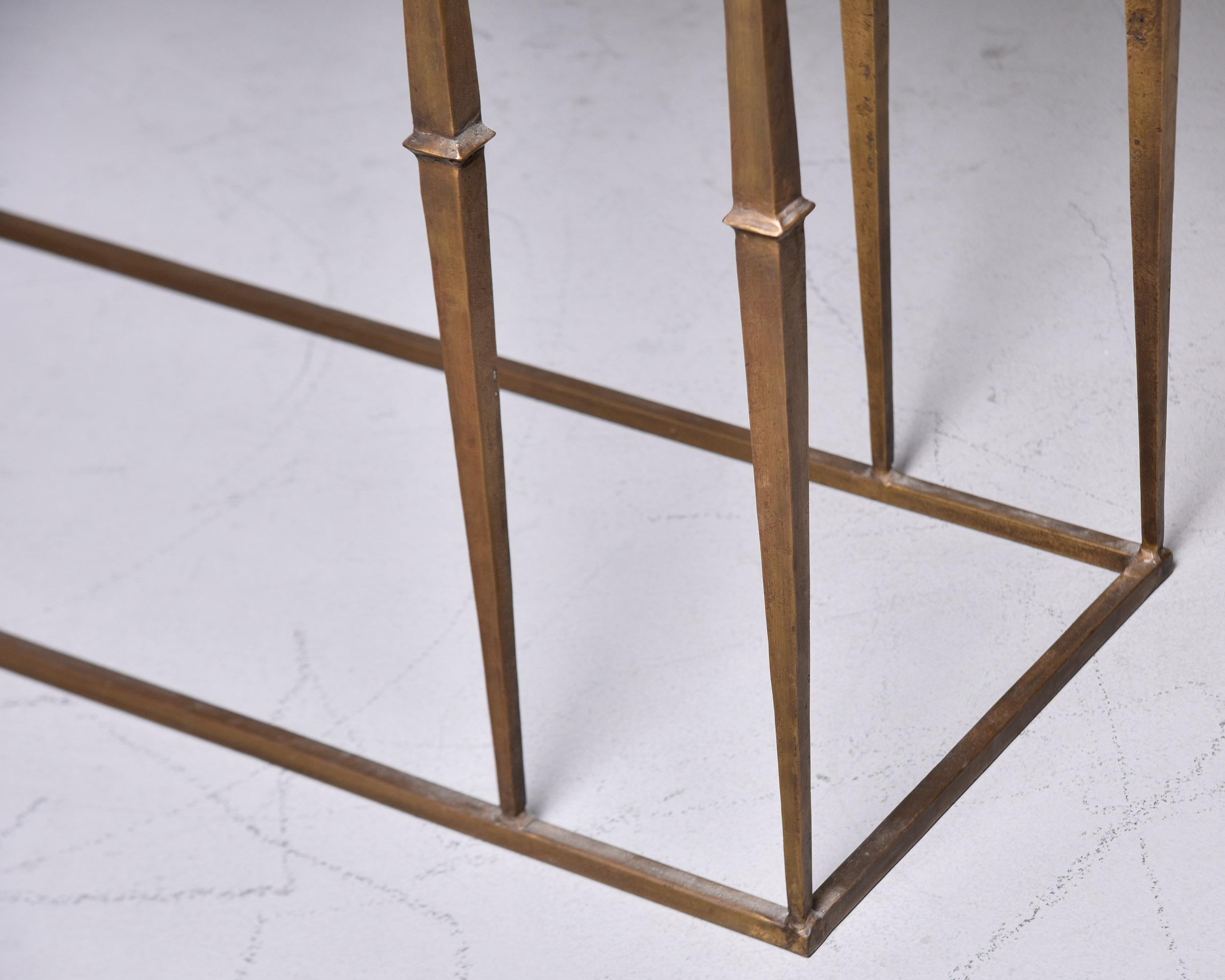 Paar Konsolen aus vergoldetem Eisen im Vintage-Stil mit schwarzen Glasplatten 4