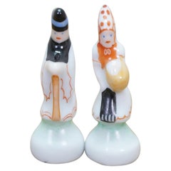 Par de figuritas folclóricas vintage de porcelana fina de Herend (Hungría): un hombre y una mujer