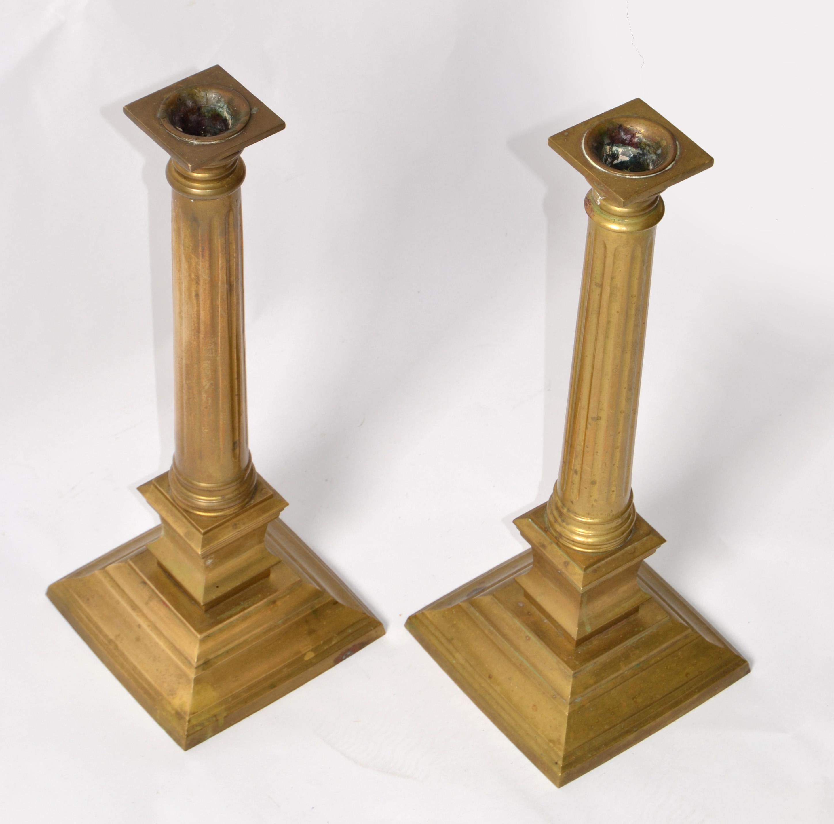 Pair Vintage Hollywood Regency Maitland-Smith Brass Column Candlesticks Labeled  In Good Condition In Miami, FL