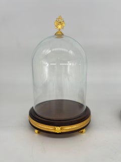 Paire de dômes d'exposition en verre montés en bronze doré, The Glass House