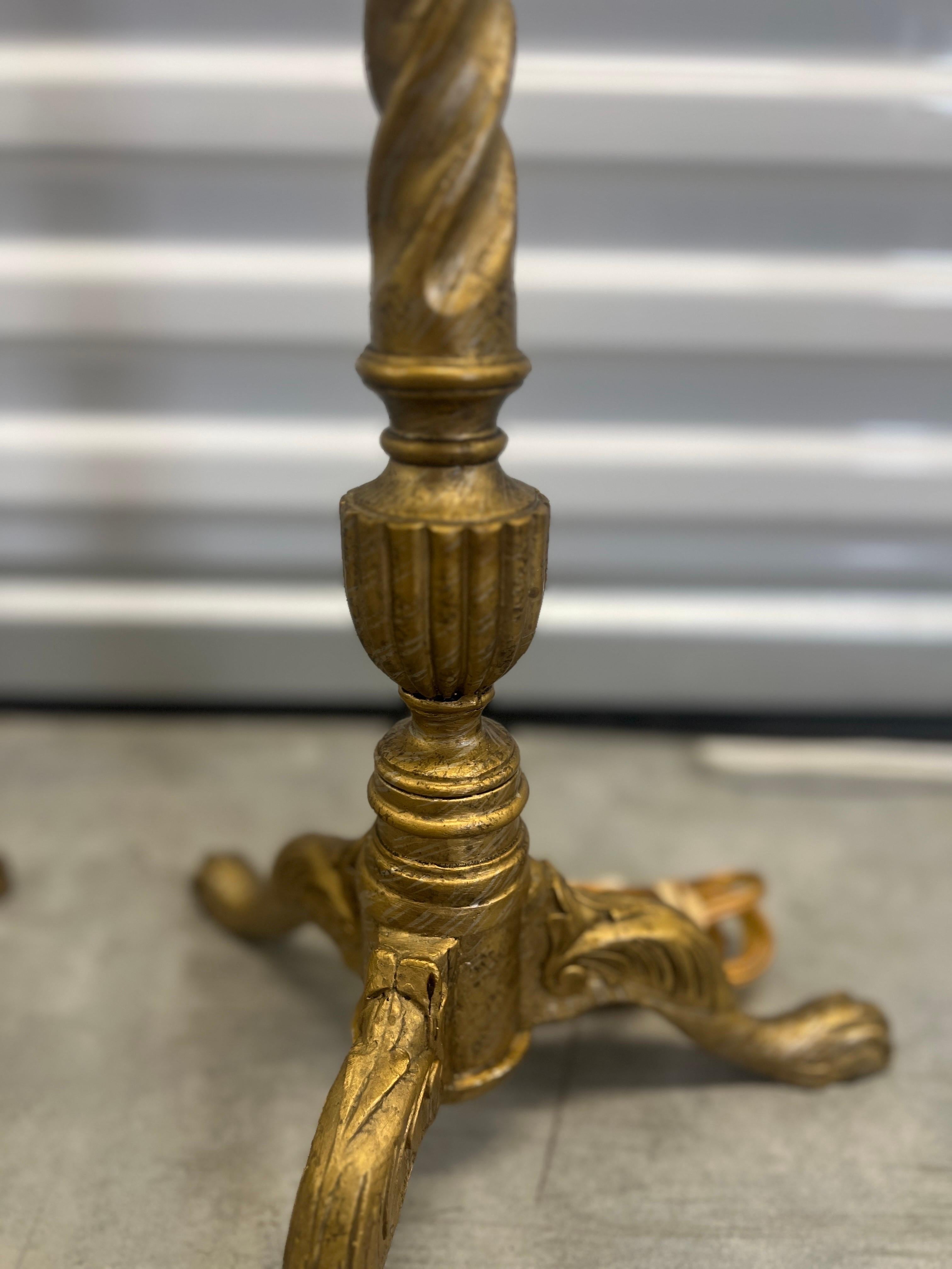 Paire de lampes de bureau italiennes vintage en bois doré de style Chippendale à torsion d'orge en vente 2