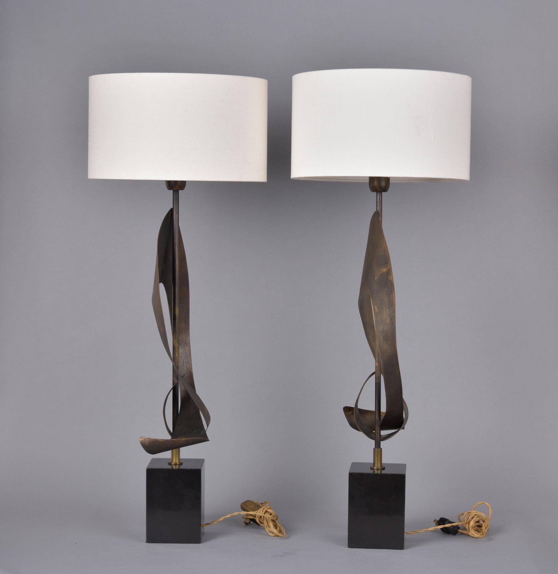 Pair Vintage Italian Brutalist Style Lamps with White Shades In Good Condition For Sale In Troy, MI