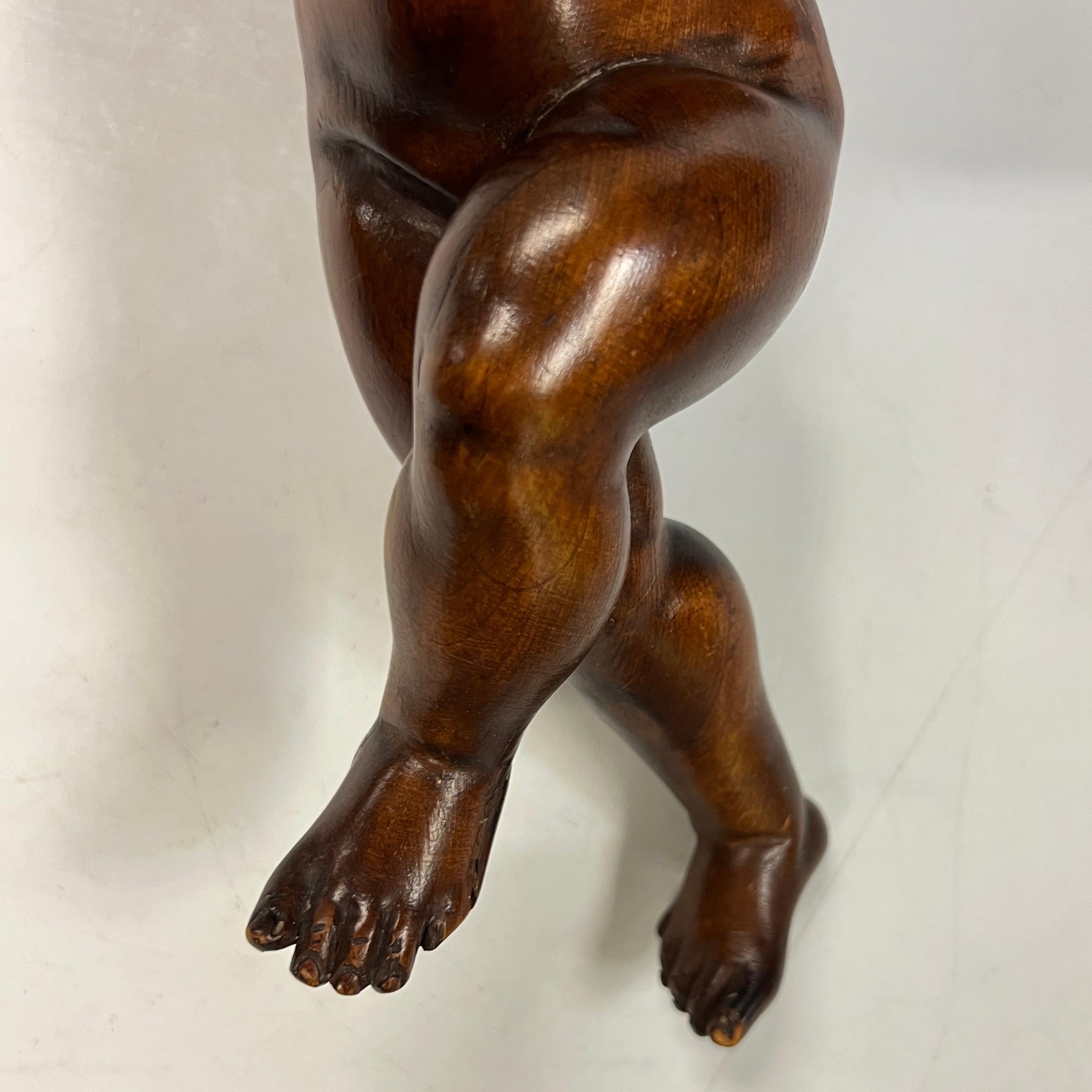 Sculpté Paire d'appliques murales en bois sculpté de Putti figuratifs italiens d'époque en vente