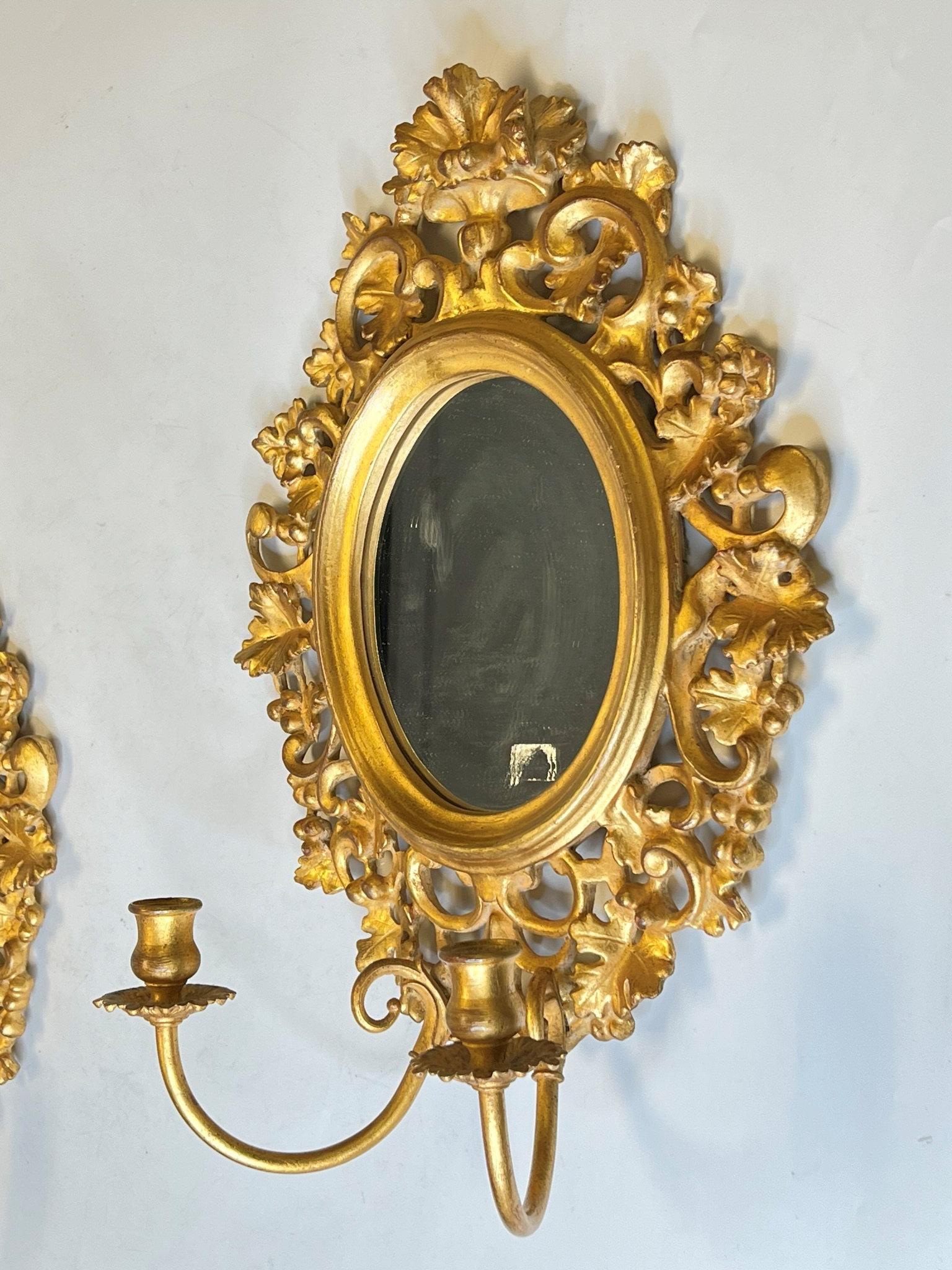 Paar italienische neoklassizistische vergoldete Girandole-Wandleuchter aus vergoldetem Holz und vergoldetem Metall im Angebot 4