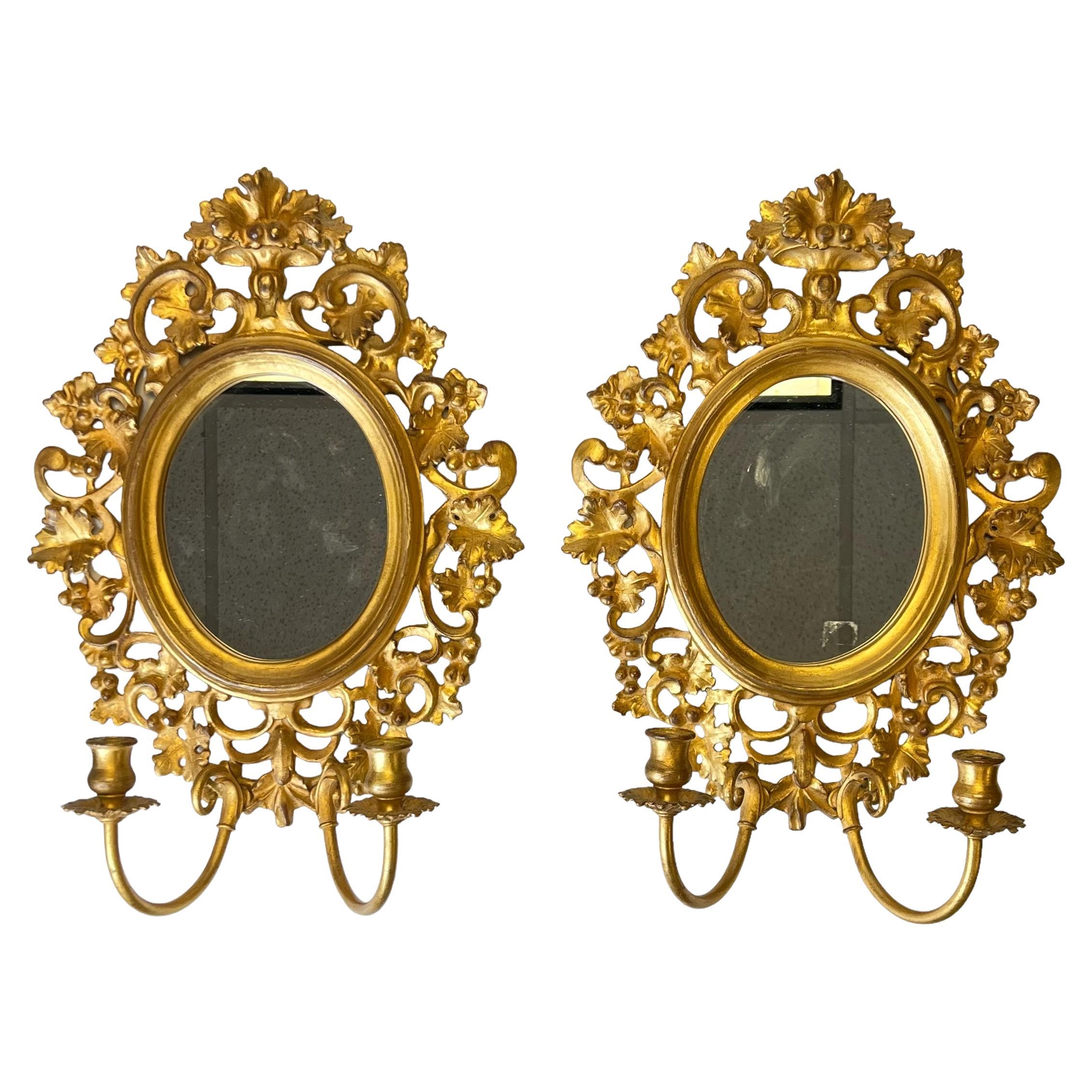 Paire d'appliques Girandole italiennes néoclassiques vintage en bois doré et métal doré avec miroir