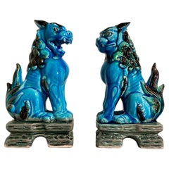 Paire de Komainu (chiens de chasse) japonais d'époque à glaçure turquoise, circa 1960, Japon