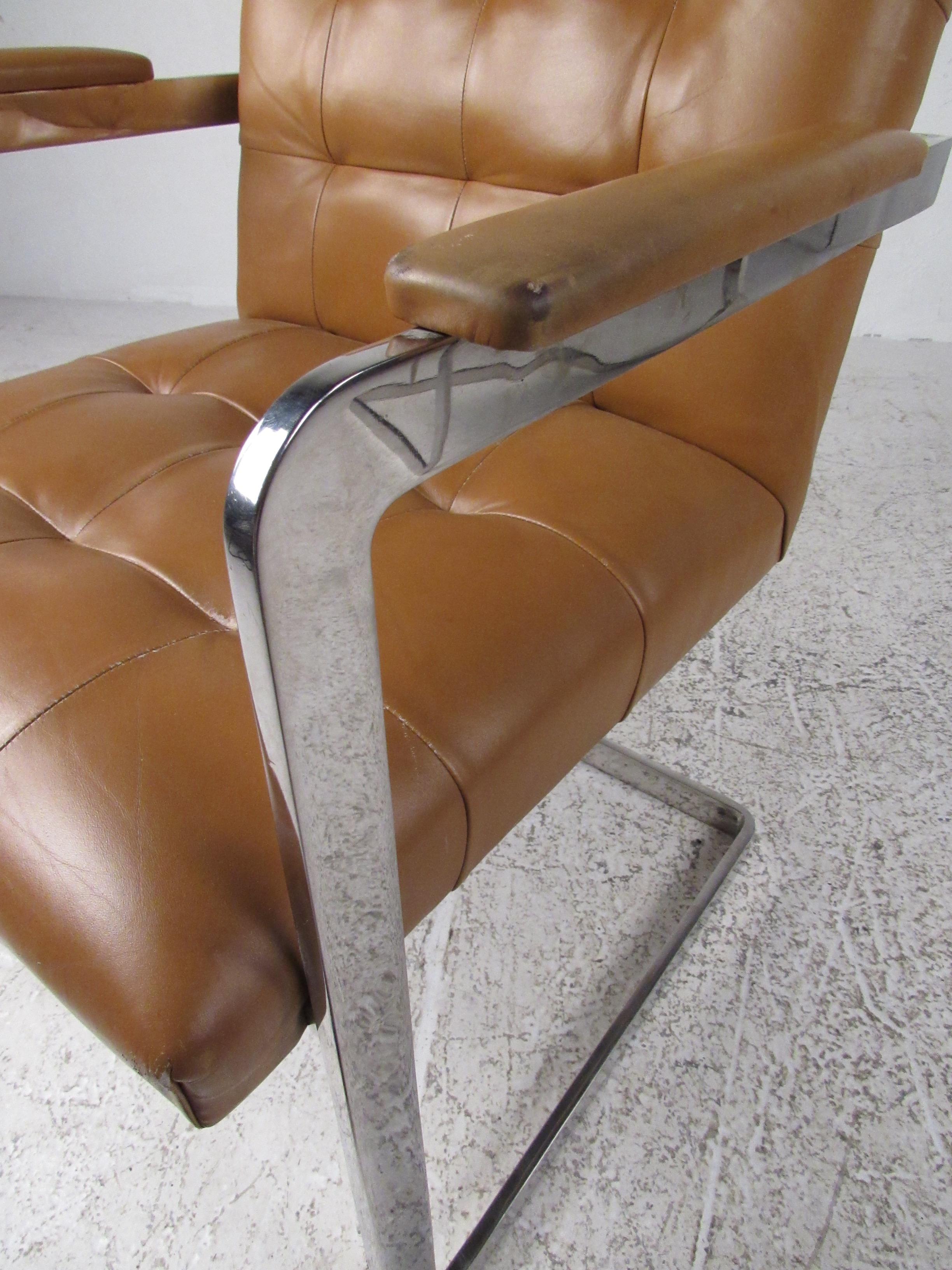 Paire de chaises vintage en cuir et chrome en vente 3