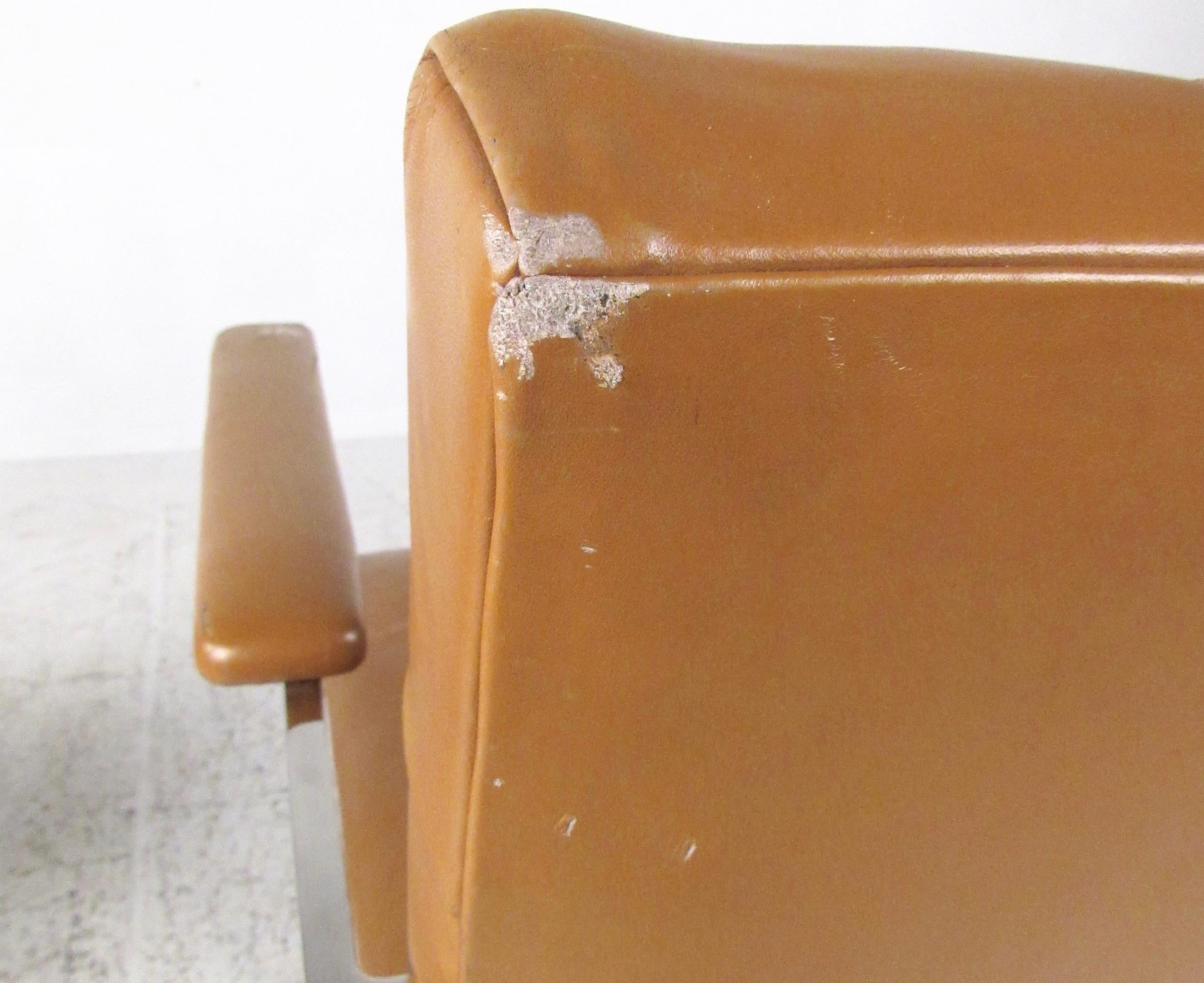 Paire de chaises vintage en cuir et chrome en vente 7