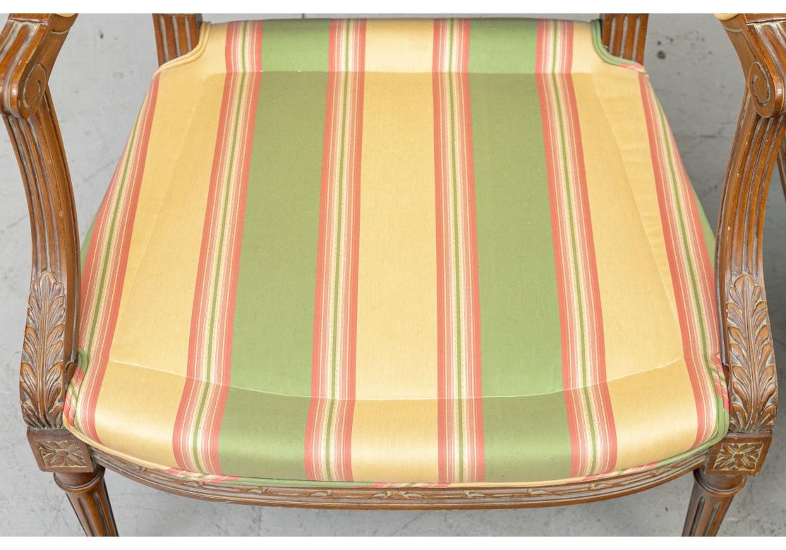 Paire de chaises longues vintage de style Louis LXI attribuée à Baker Furniture en vente 4