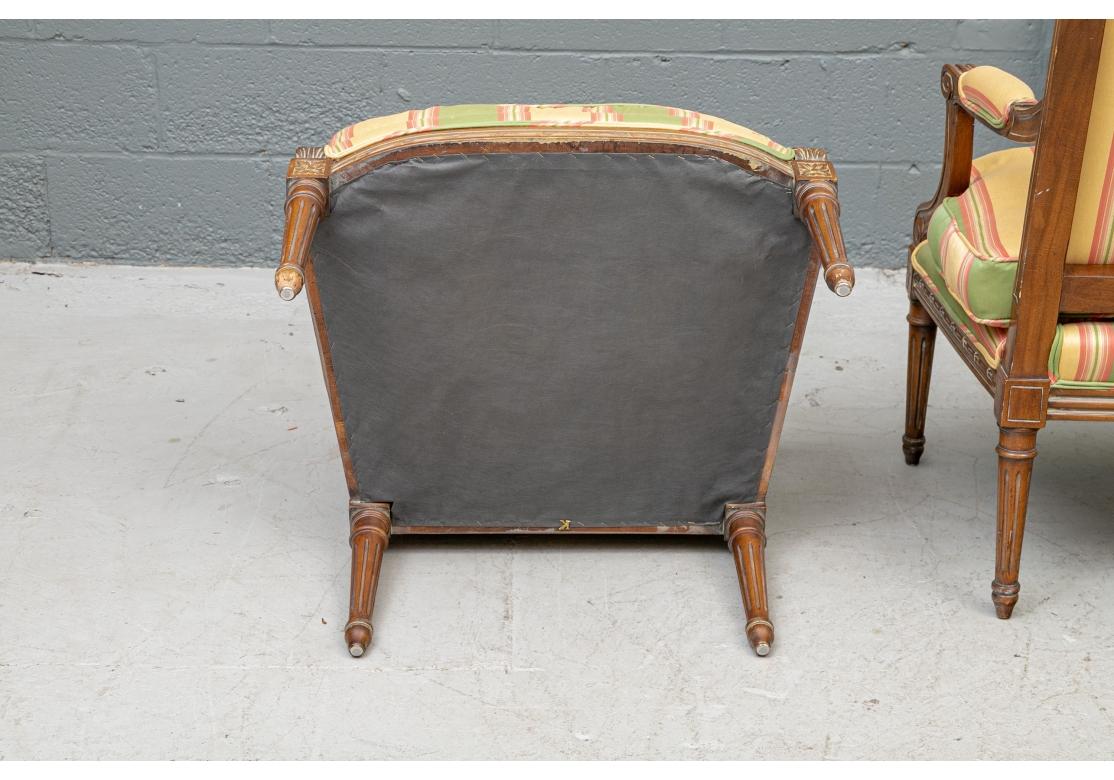 Paire de chaises longues vintage de style Louis LXI attribuée à Baker Furniture en vente 5