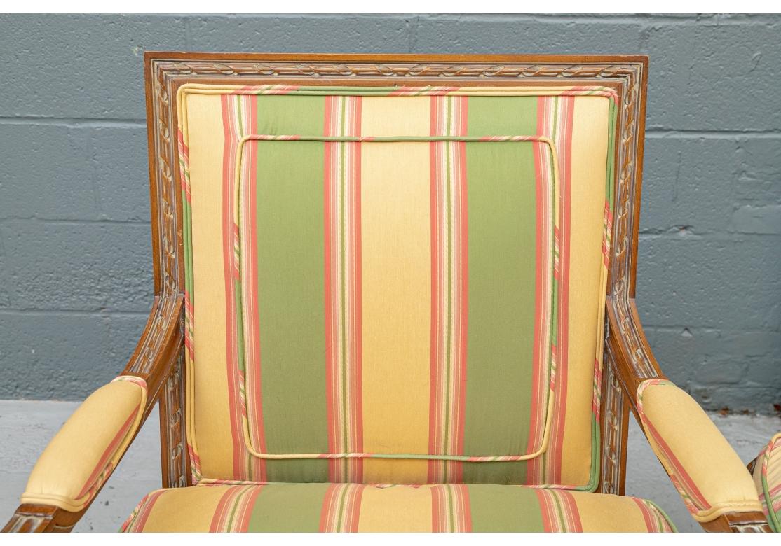 20ième siècle Paire de chaises longues vintage de style Louis LXI attribuée à Baker Furniture en vente
