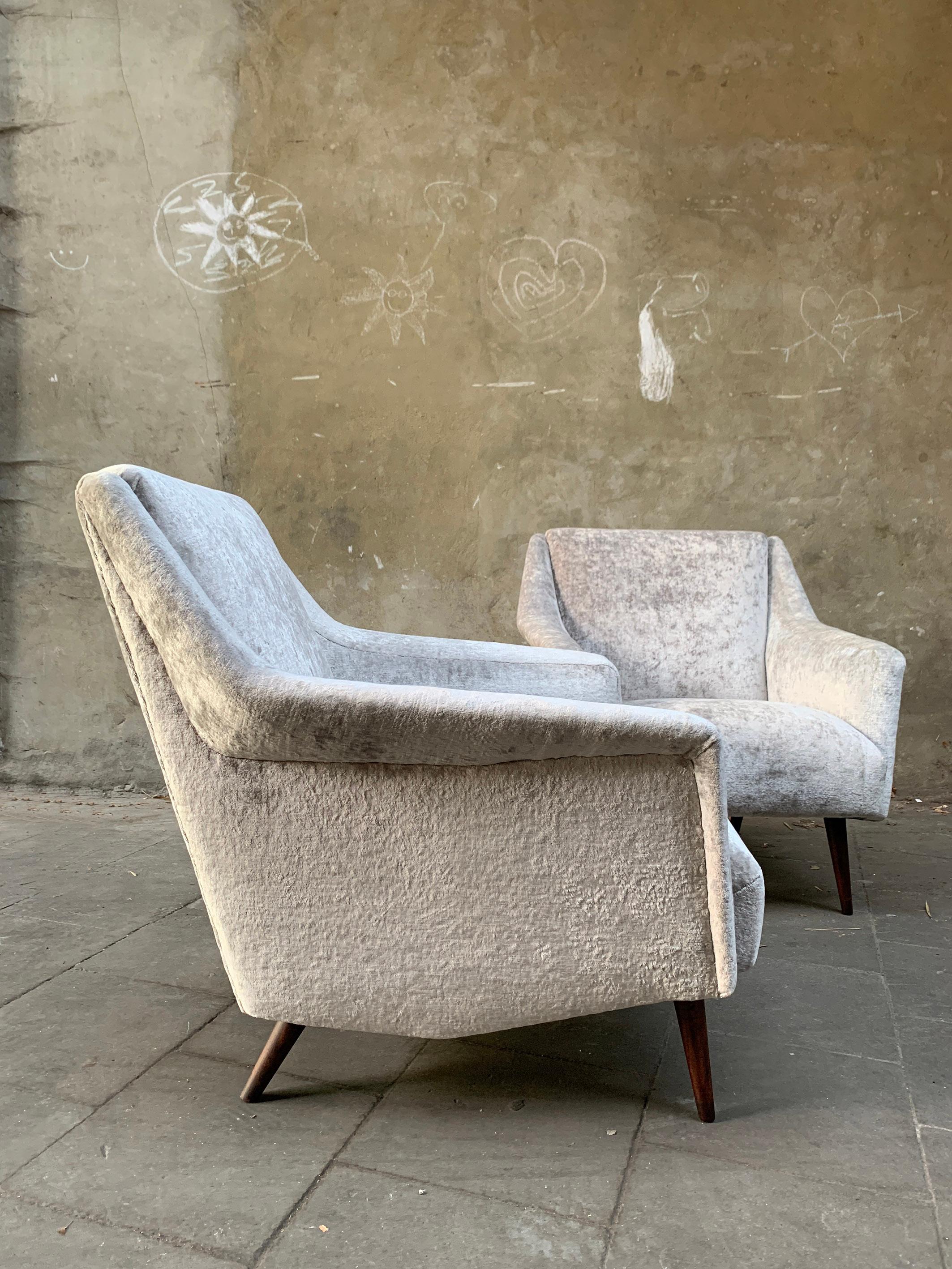 Pair vintage Carlo de Carli Lounge Chairs 802 upholstered in Fendi Casa Velvet For Sale 5