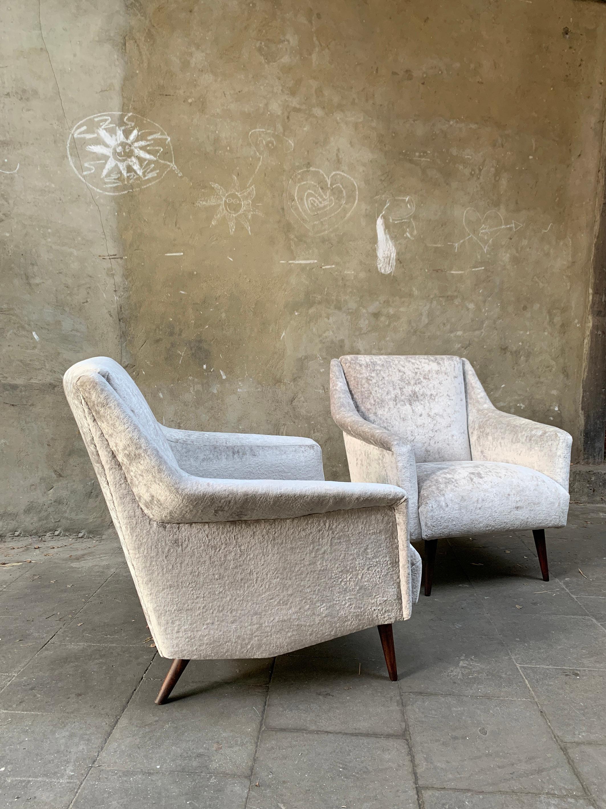 Mid-Century Modern Pair vintage Carlo de Carli Lounge Chairs 802 upholstered in Fendi Casa Velvet For Sale