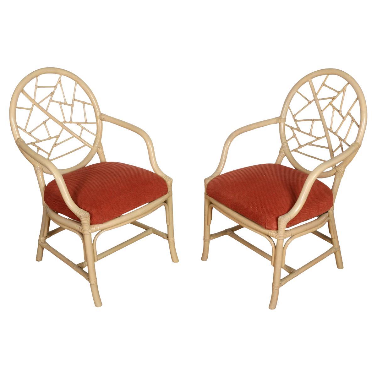 Coppia di sedie vintage in bambù McGuire con cuscini nuovi in ciniglia color corallo