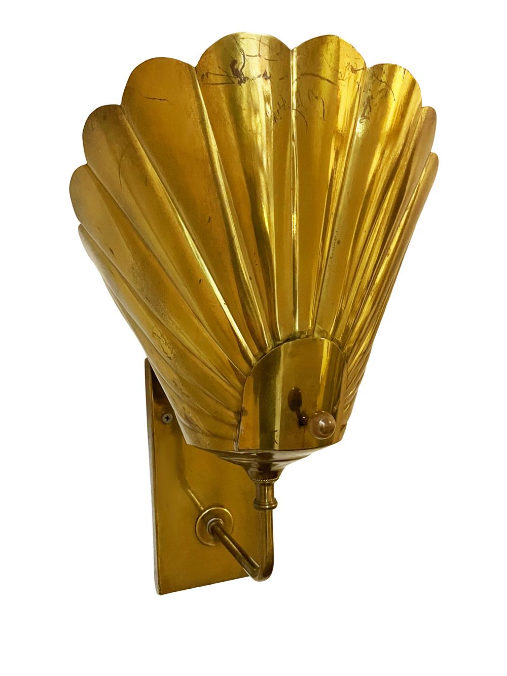 Pair Vintage MidCentury Italian Modern Wall Sconces / Lights in Patinated Brass In Good Condition In Philadelphia, PA