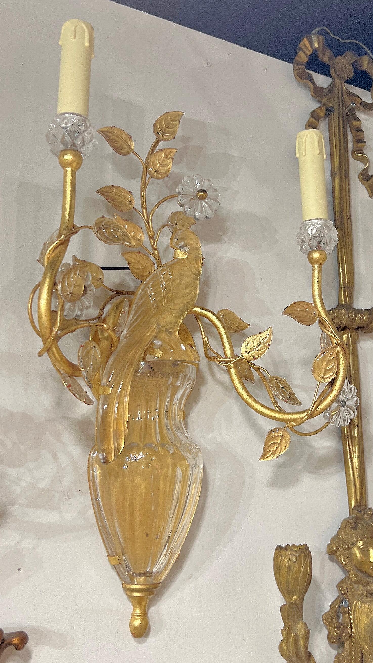 Mid-Century moderno Coppia di lampade d'epoca della metà del secolo scorso in metallo dorato a forma di pappagallo in vendita