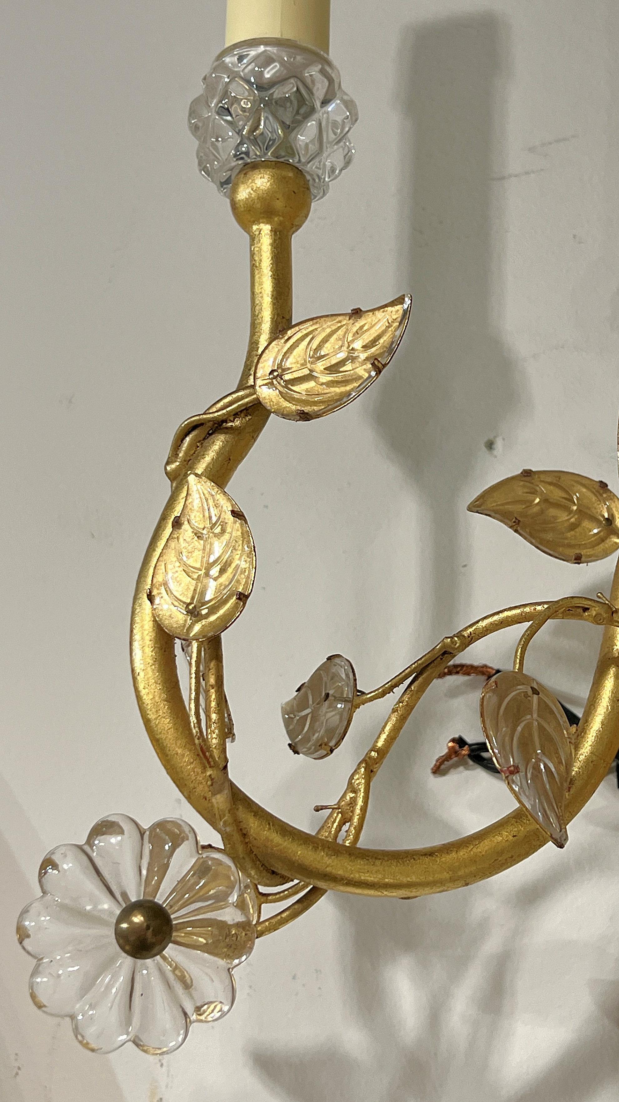 XX secolo Coppia di lampade d'epoca della metà del secolo scorso in metallo dorato a forma di pappagallo in vendita