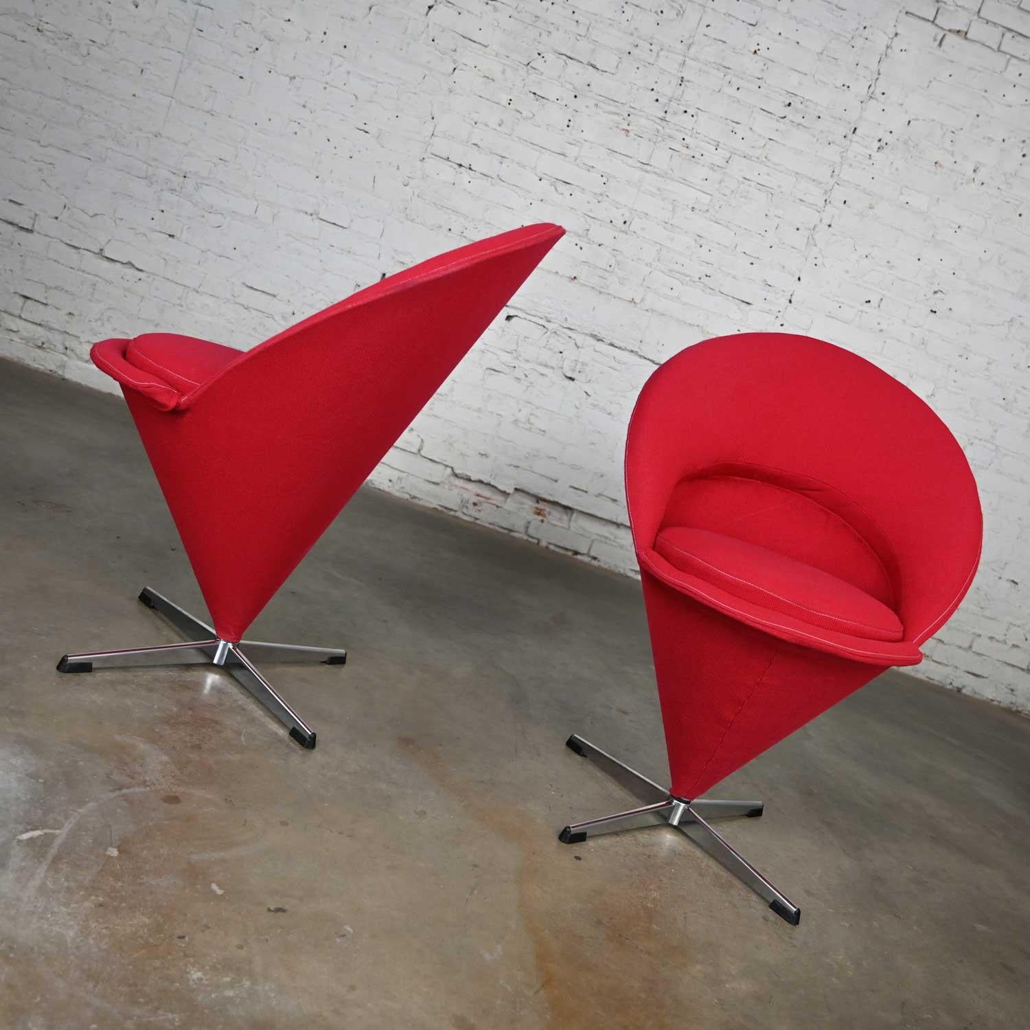Pair Vintage Mid-Century Modern Red Cone Chairs Verner Panton for Fritz Hansen For Sale 4
