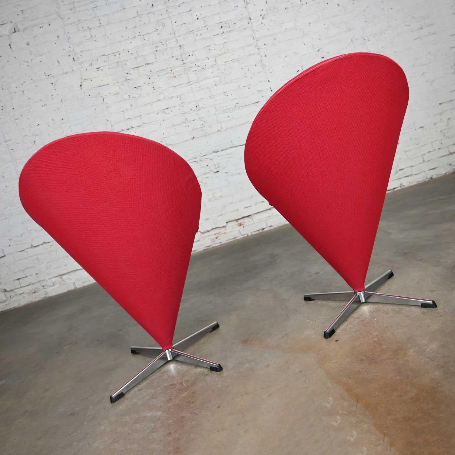 Pair Vintage Mid-Century Modern Red Cone Chairs Verner Panton for Fritz Hansen For Sale 5