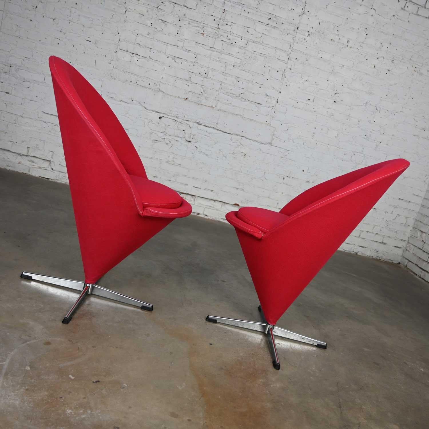 Pair Vintage Mid-Century Modern Red Cone Chairs Verner Panton for Fritz Hansen For Sale 6