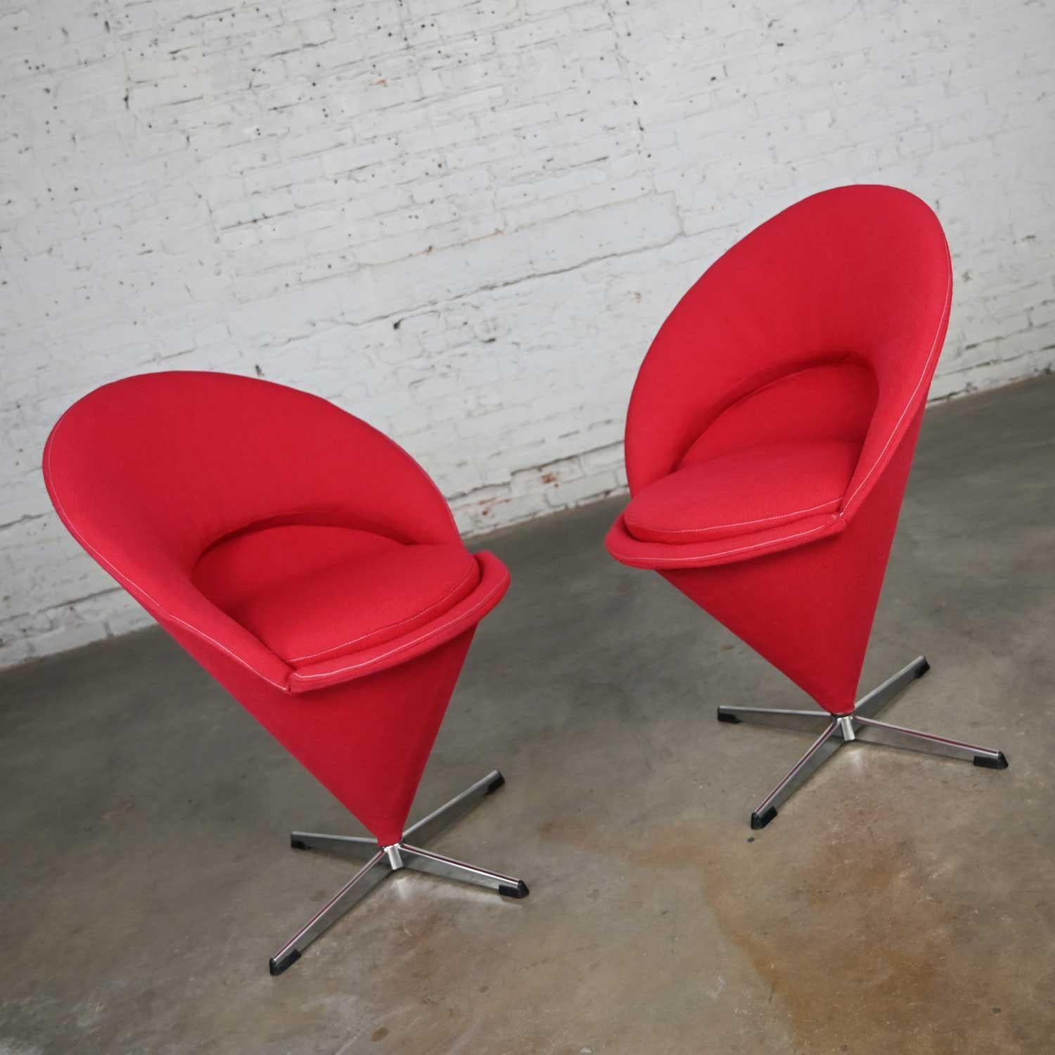 Pair Vintage Mid-Century Modern Red Cone Chairs Verner Panton for Fritz Hansen For Sale 7