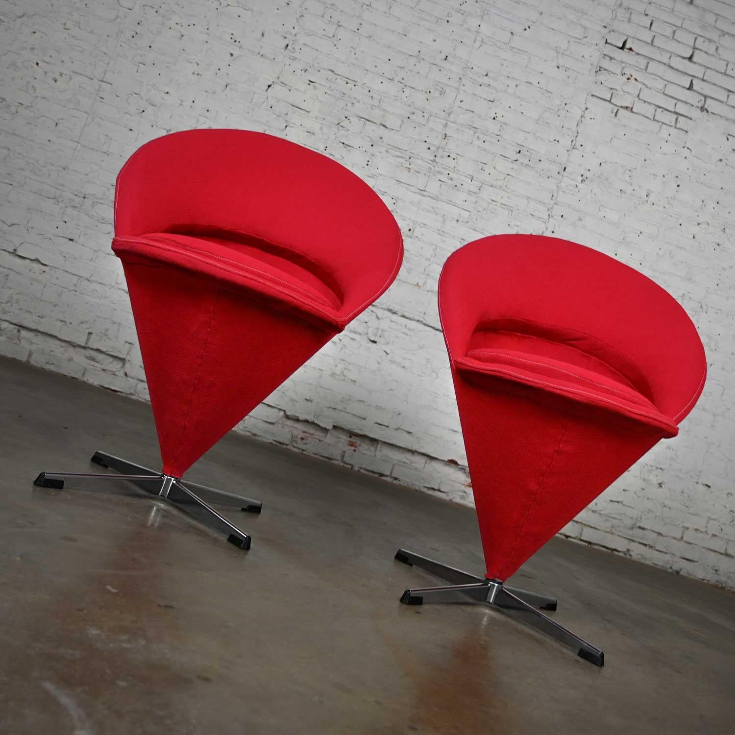 Pair Vintage Mid-Century Modern Red Cone Chairs Verner Panton for Fritz Hansen For Sale 8