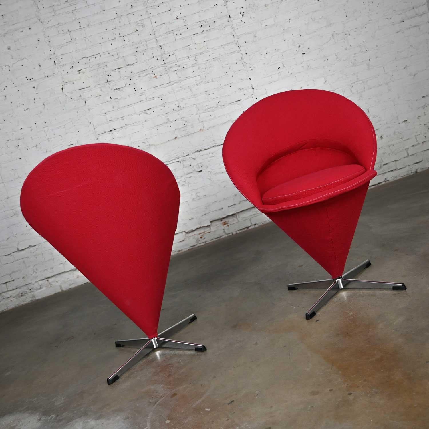 Pair Vintage Mid-Century Modern Red Cone Chairs Verner Panton for Fritz Hansen For Sale 1