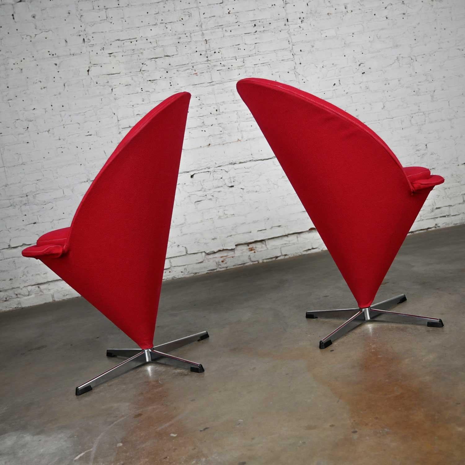Pair Vintage Mid-Century Modern Red Cone Chairs Verner Panton for Fritz Hansen For Sale 3