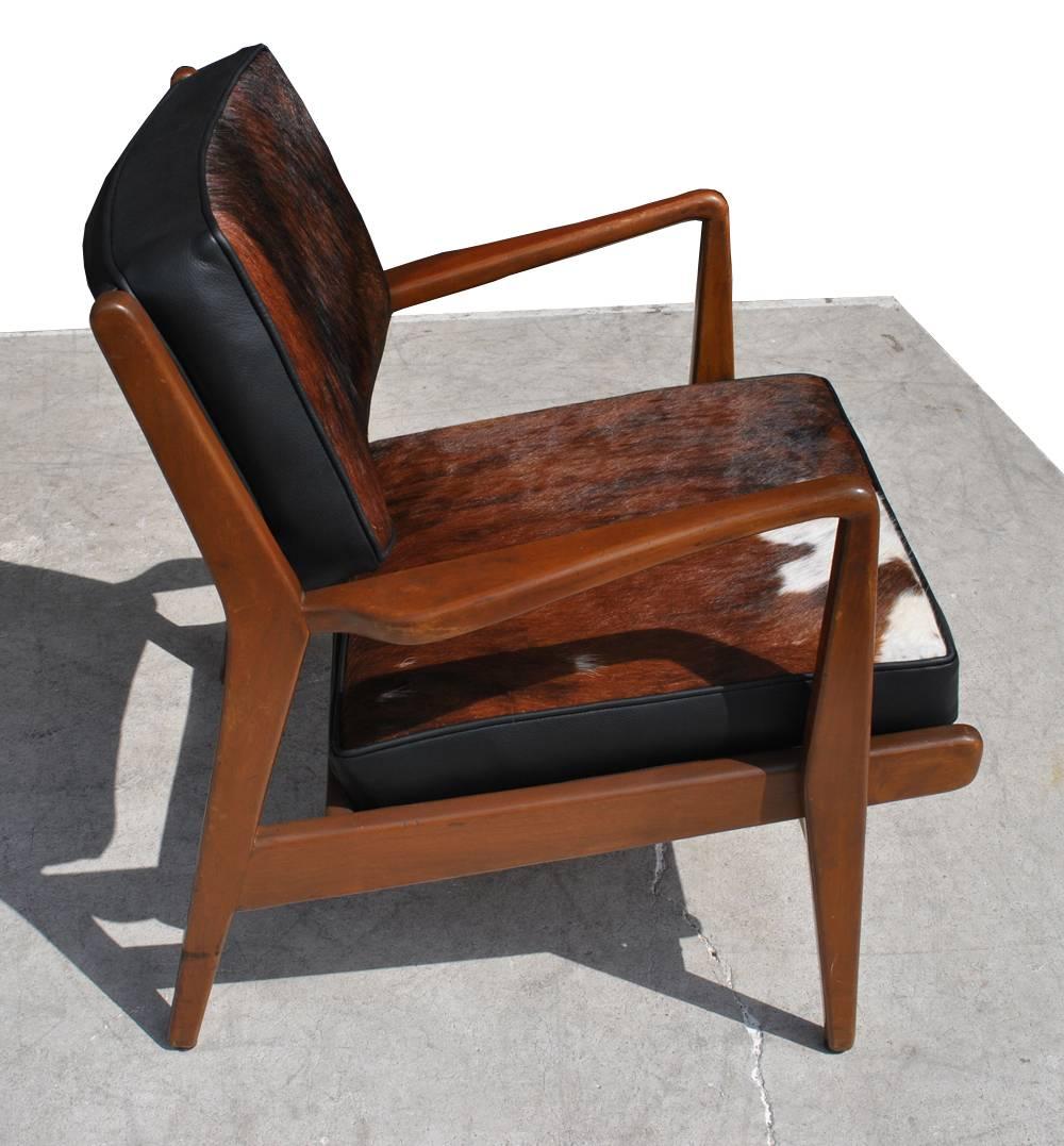 Paire de fauteuils de salon vintage Jens Risom restaurés datant du milieu du siècle dernier Bon état - En vente à Pasadena, TX