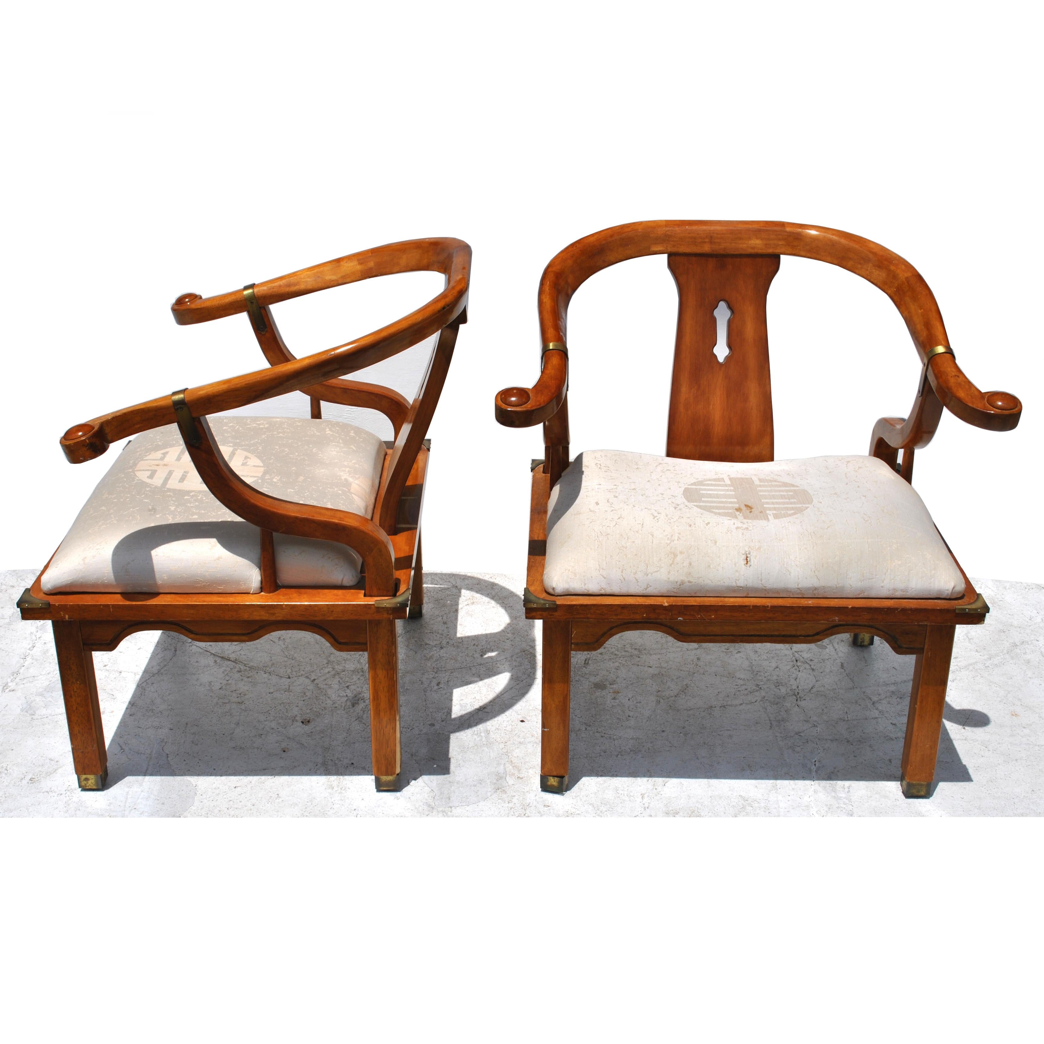 Pair of vintage Ming style Chin Hua Horseshoe lounge chairs 

Traditional Horseshoe chairs with brass accents and feet. Silk blend fabric.
     