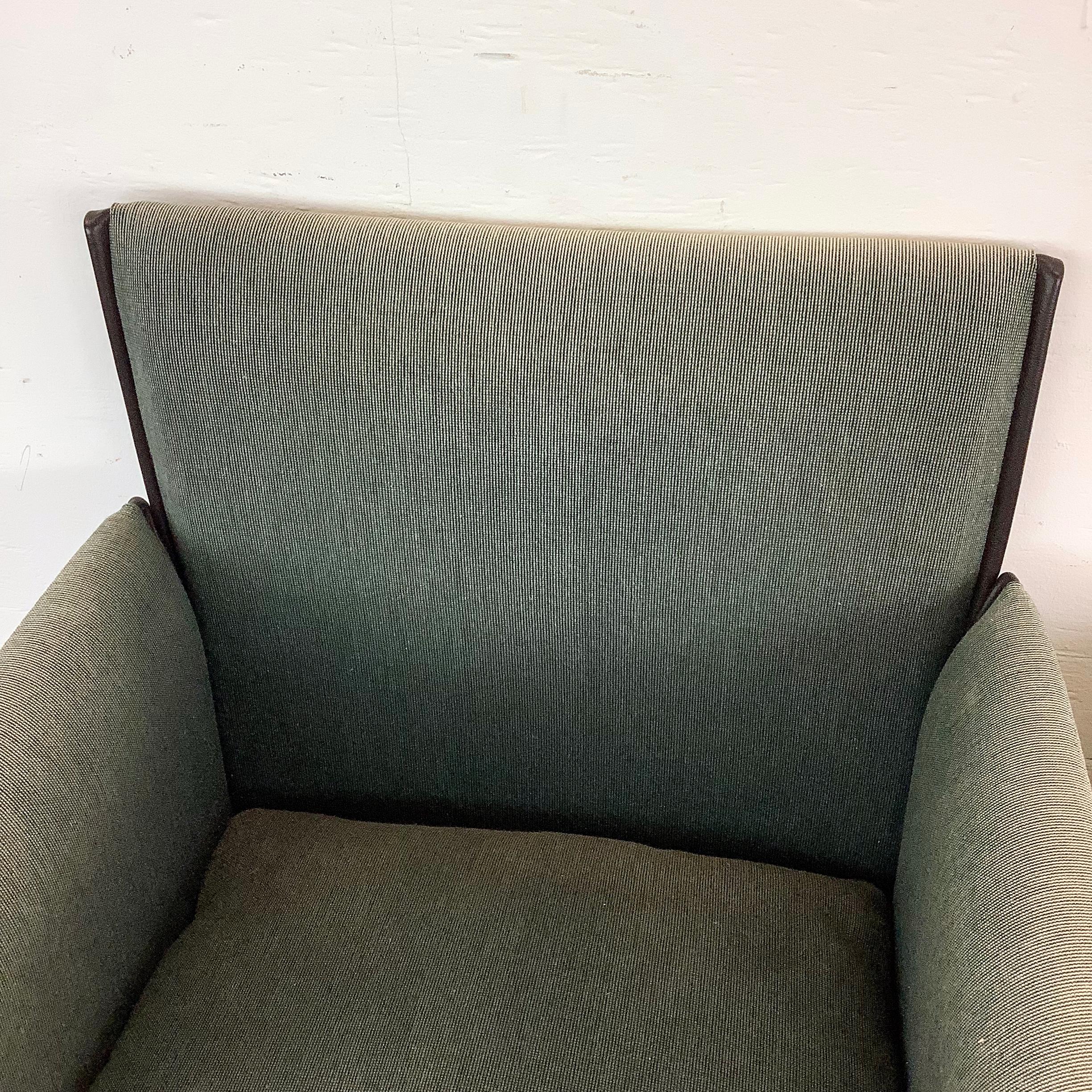 20ième siècle Pair Vintage Modern Armchairs attr. Mario Bellini for Cassina en vente
