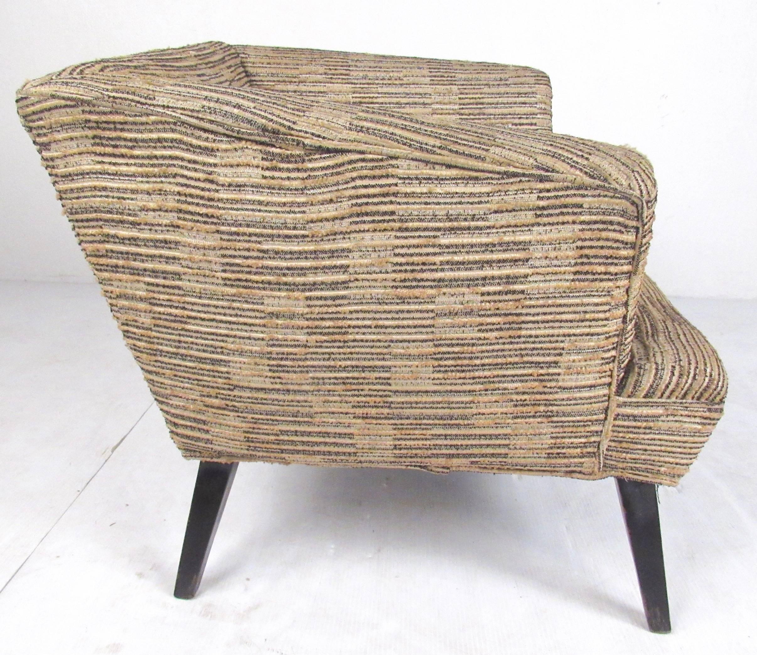 Pair of Vintage Modern Art Deco Club Chairs For Sale 3