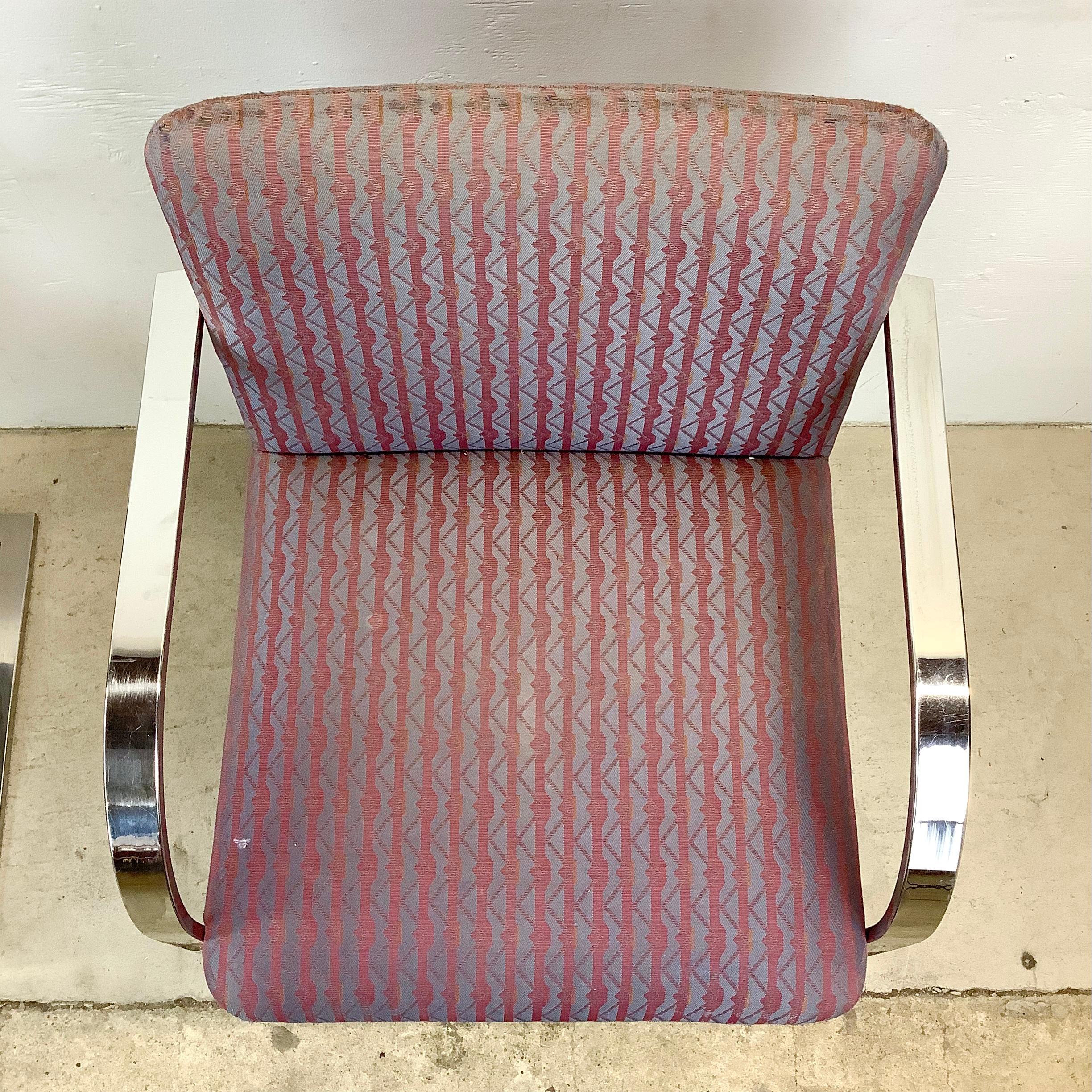 Ein Paar moderne freitragende Vintage-Sessel nach Mies van der Rohe im Angebot 1