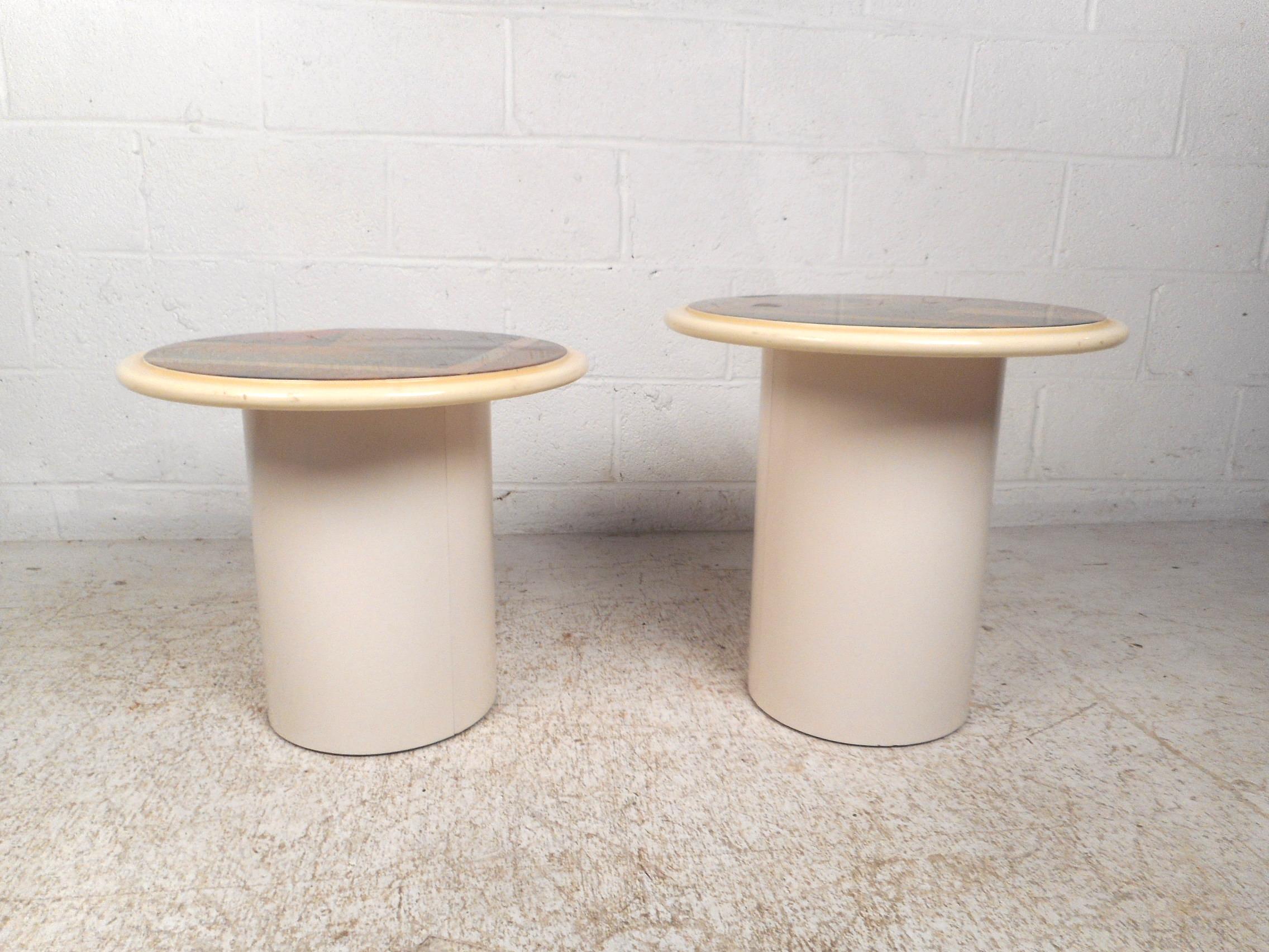 Stylish pair of vintage modern end tables. Intricate abstract illustrations span the surface of the tabletops. Interesting additions to any modern interior. Please confirm item location with dealer (NJ or NY).

Dimensions: Both tables are 20 in.