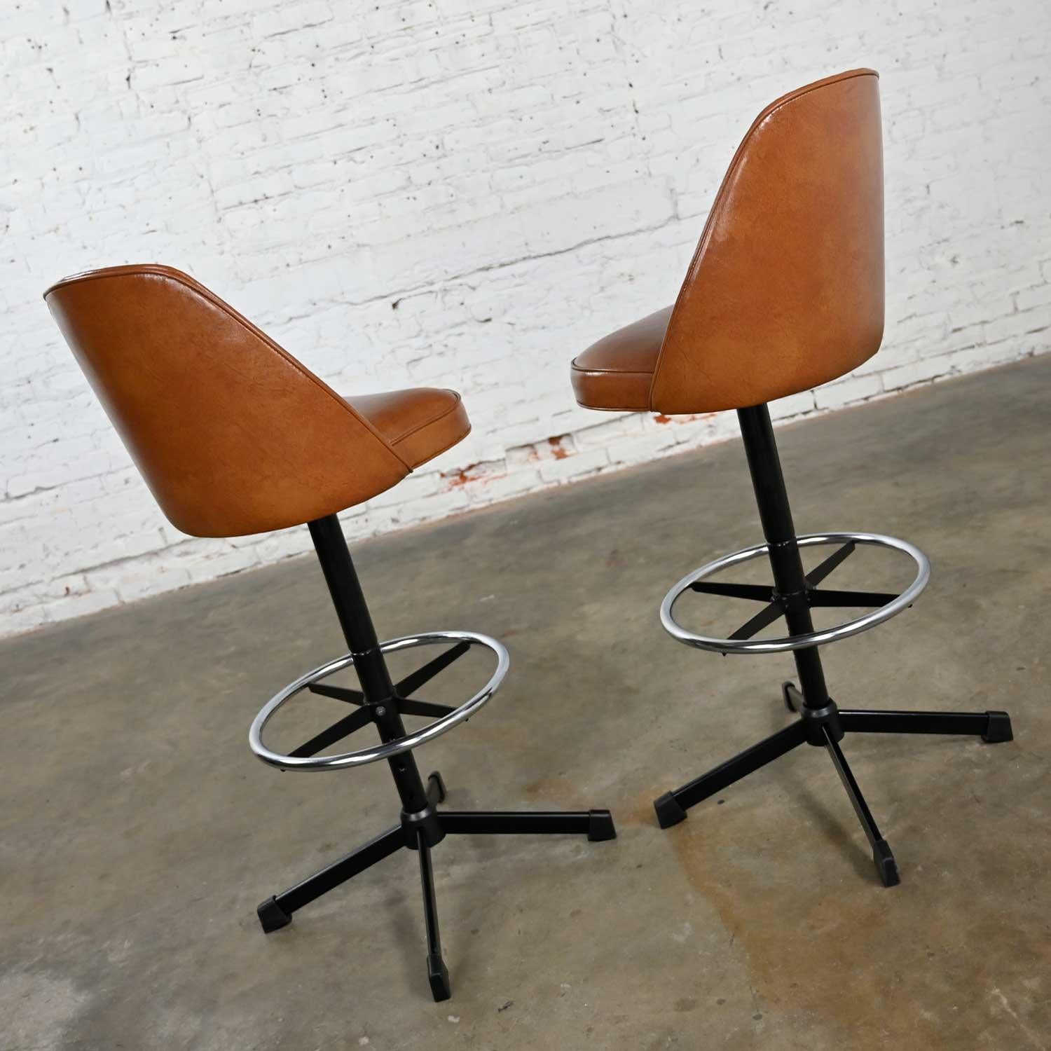 Pair Vintage Modern Cosco Counter or Bar Stools Cognac Vinyl & Chrome 4 Heights In Good Condition In Topeka, KS