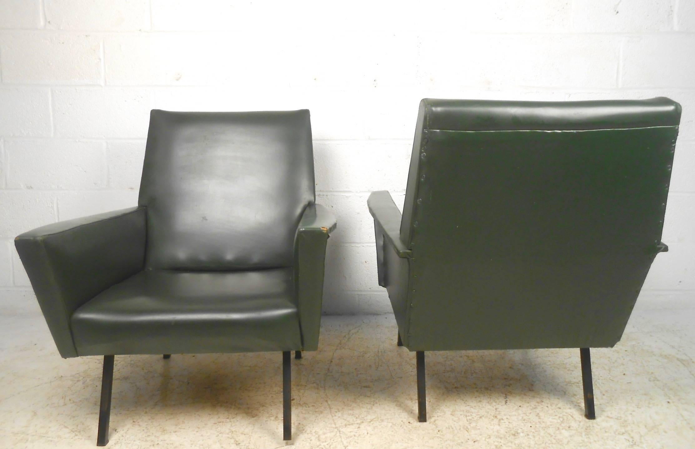 Pair of Vintage Modern Winged Arm Lounge Chairs In Fair Condition For Sale In Brooklyn, NY