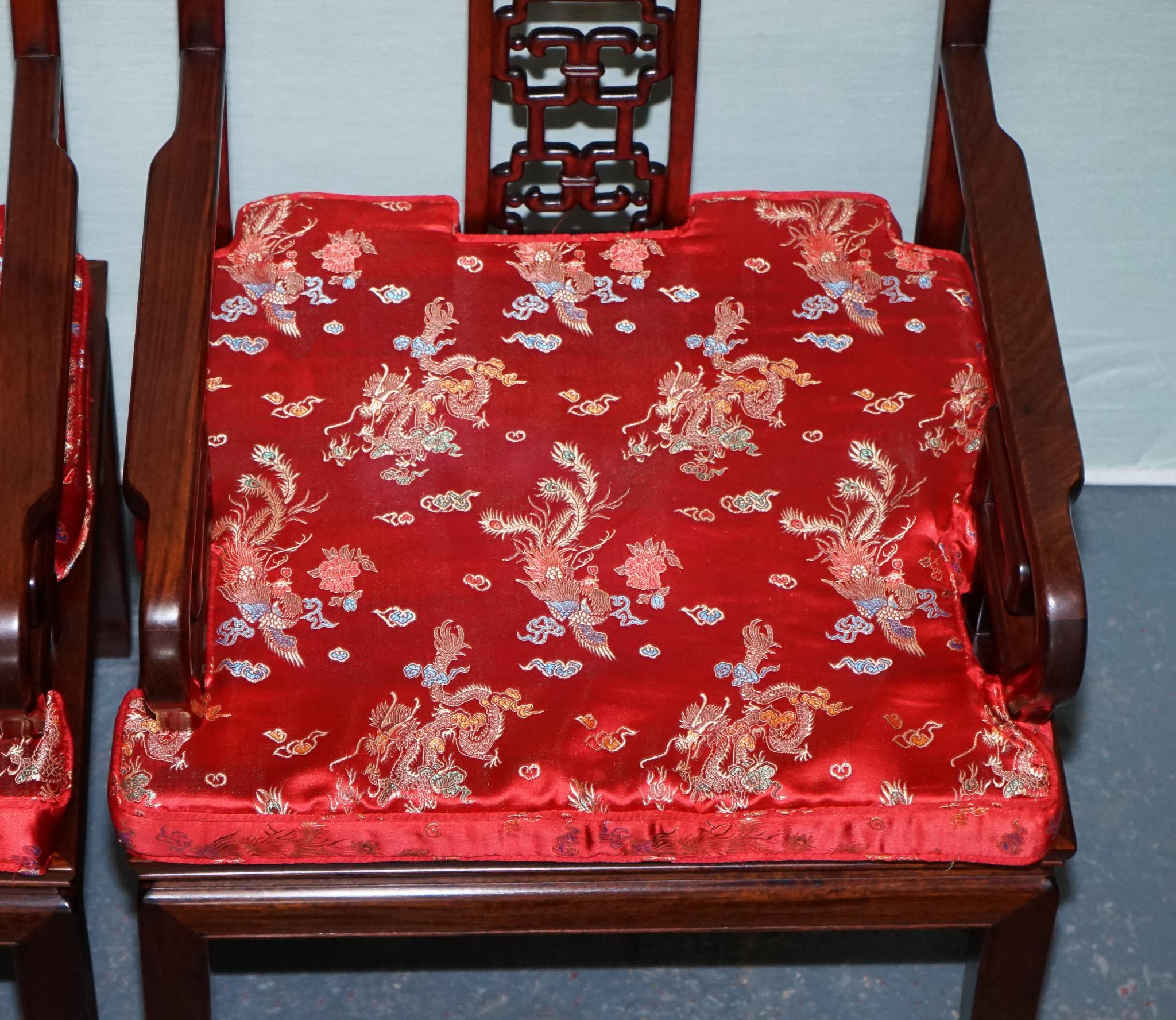 PAR DE SILLONES ORIENTALES CHINOS DE MADERA DURA CON CUSHONES en venta 3