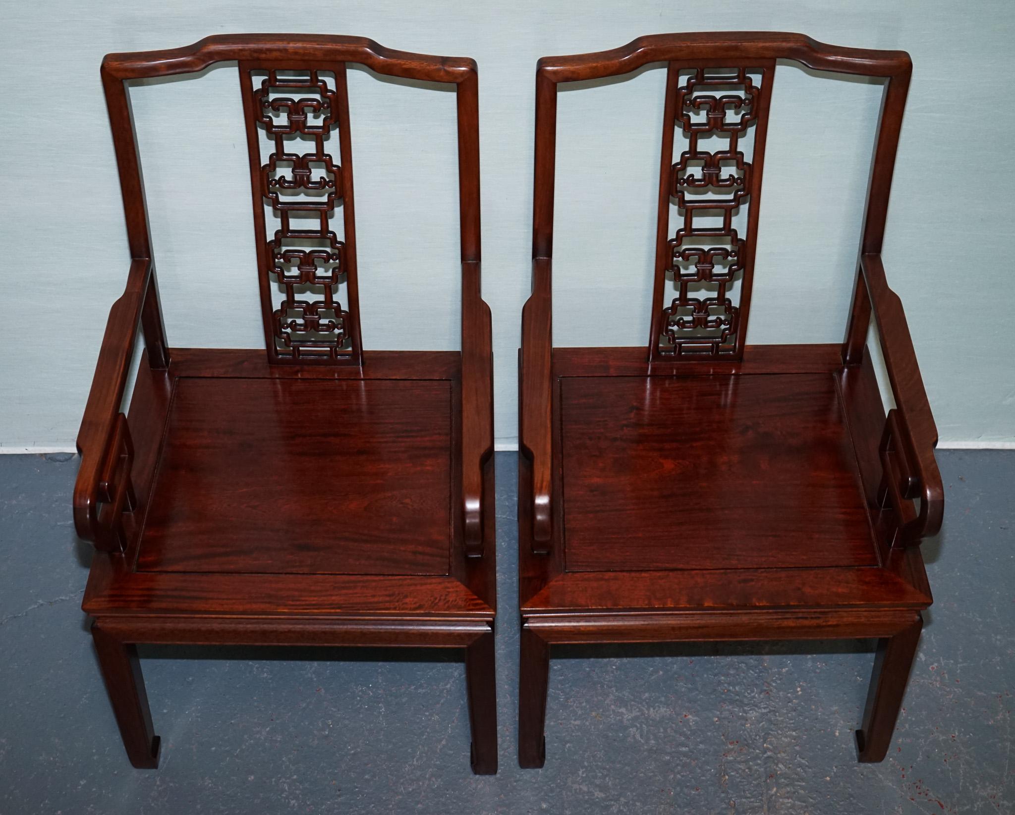 PAR DE SILLONES ORIENTALES CHINOS DE MADERA DURA CON CUSHONES en venta 4
