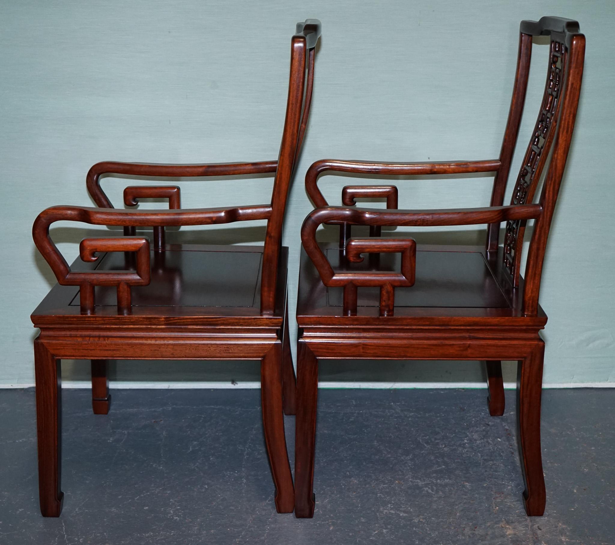 PAR DE SILLONES ORIENTALES CHINOS DE MADERA DURA CON CUSHONES en venta 6