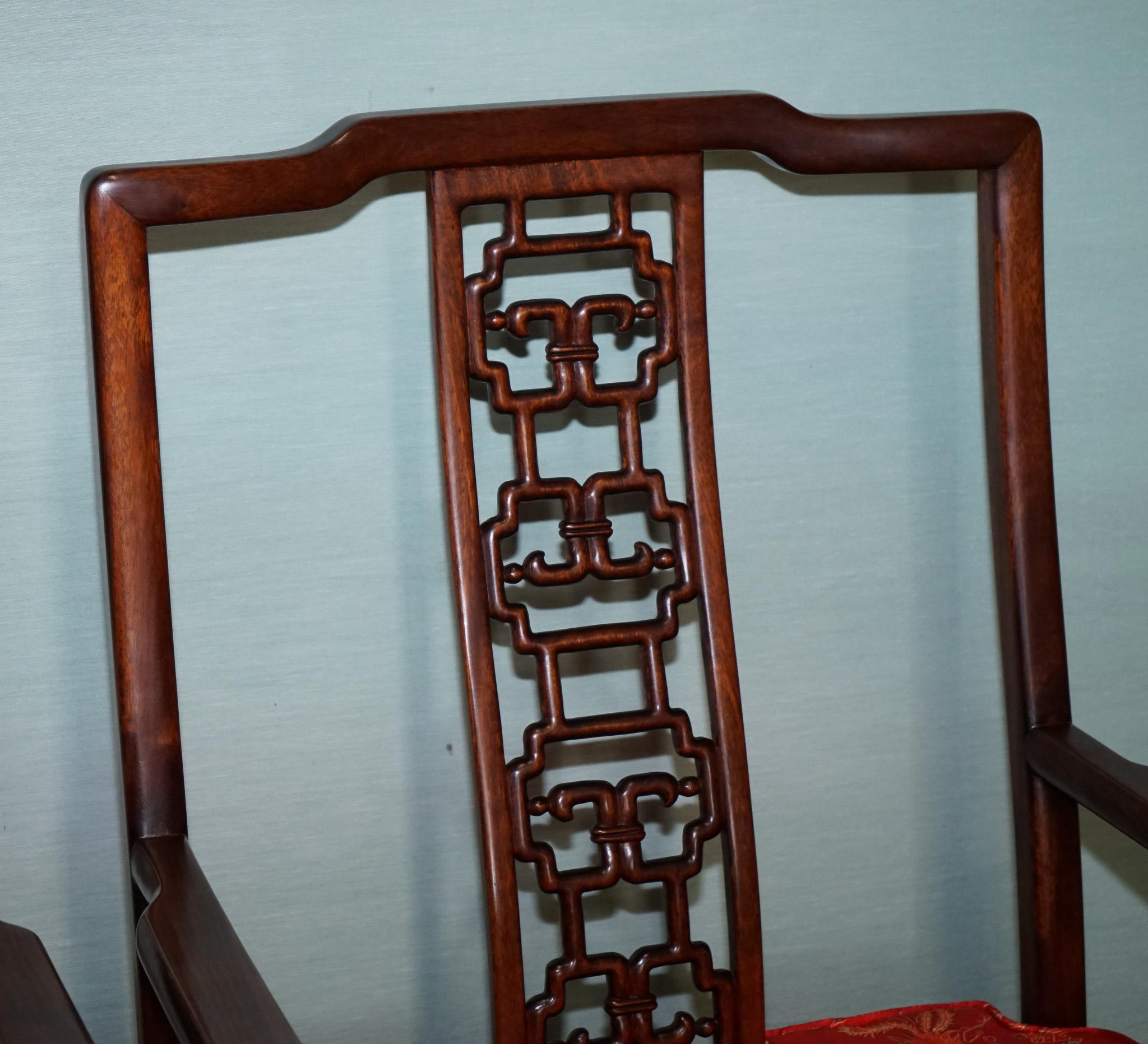PAR DE SILLONES ORIENTALES CHINOS DE MADERA DURA CON CUSHONES en venta 7