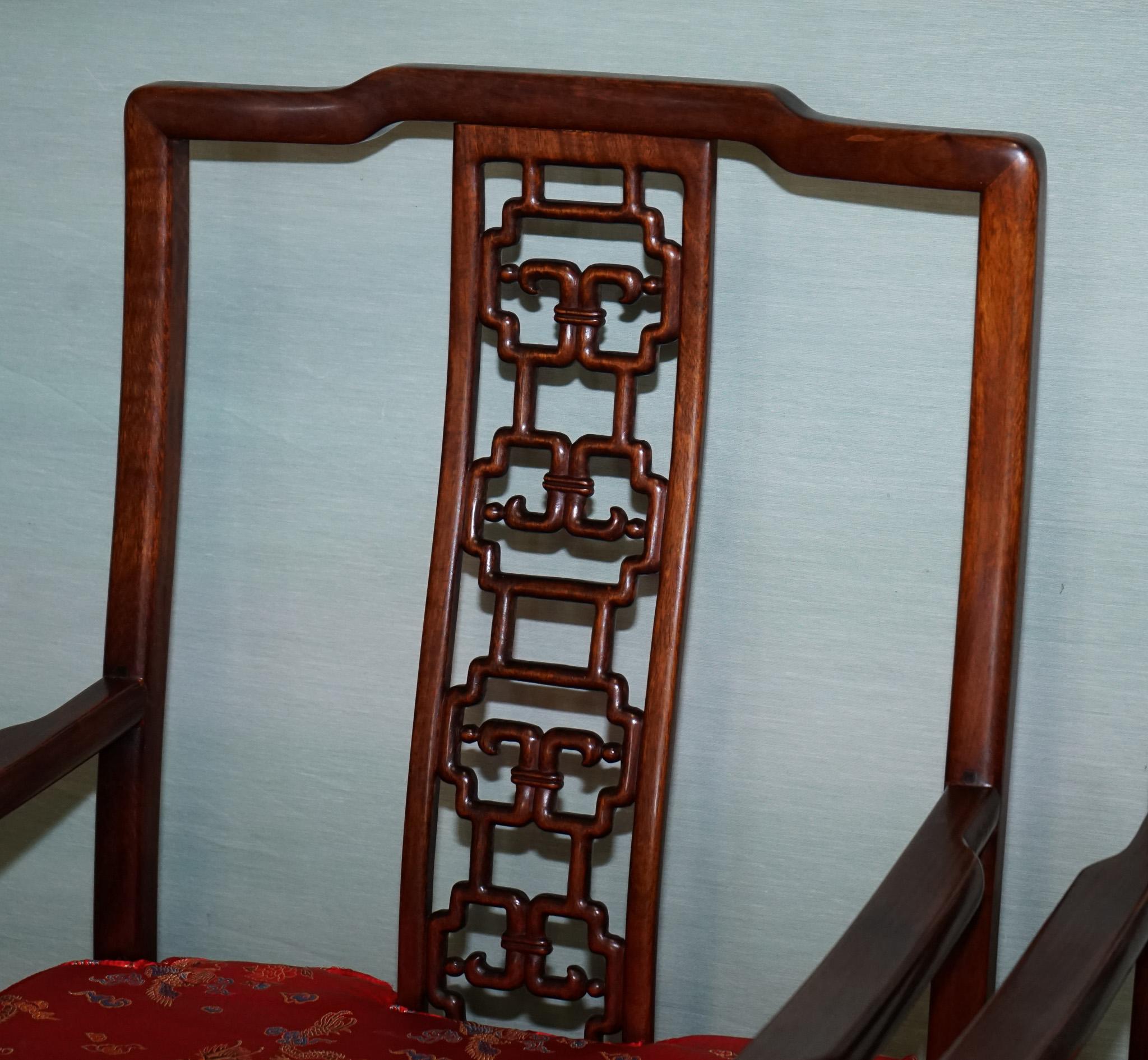 PAR DE SILLONES ORIENTALES CHINOS DE MADERA DURA CON CUSHONES en venta 8