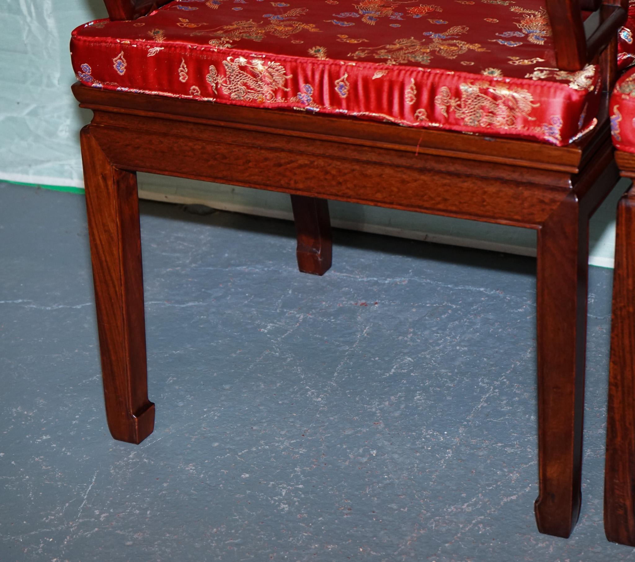 PAR DE SILLONES ORIENTALES CHINOS DE MADERA DURA CON CUSHONES siglo XX en venta