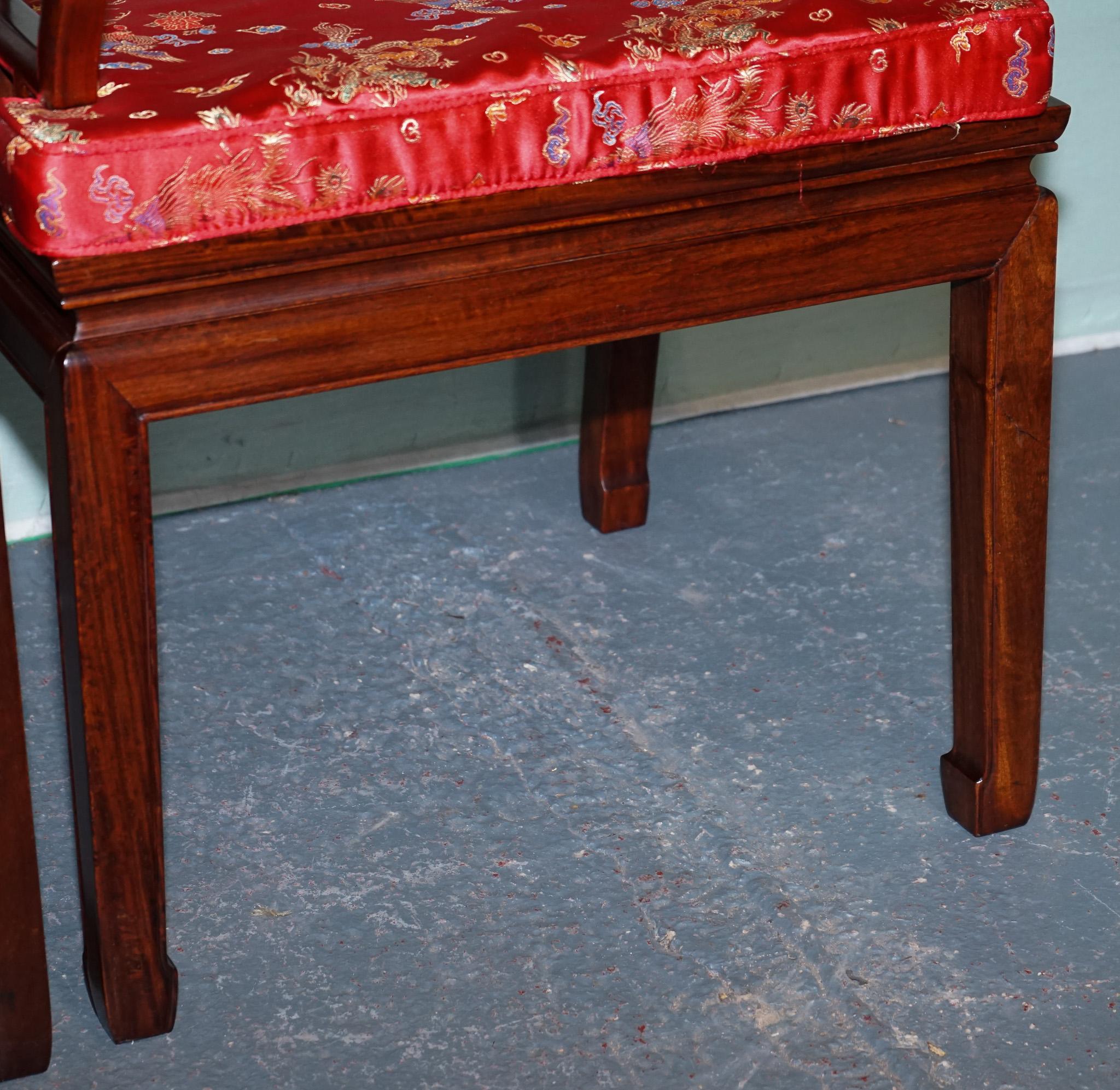 PAR DE SILLONES ORIENTALES CHINOS DE MADERA DURA CON CUSHONES Madera dura en venta