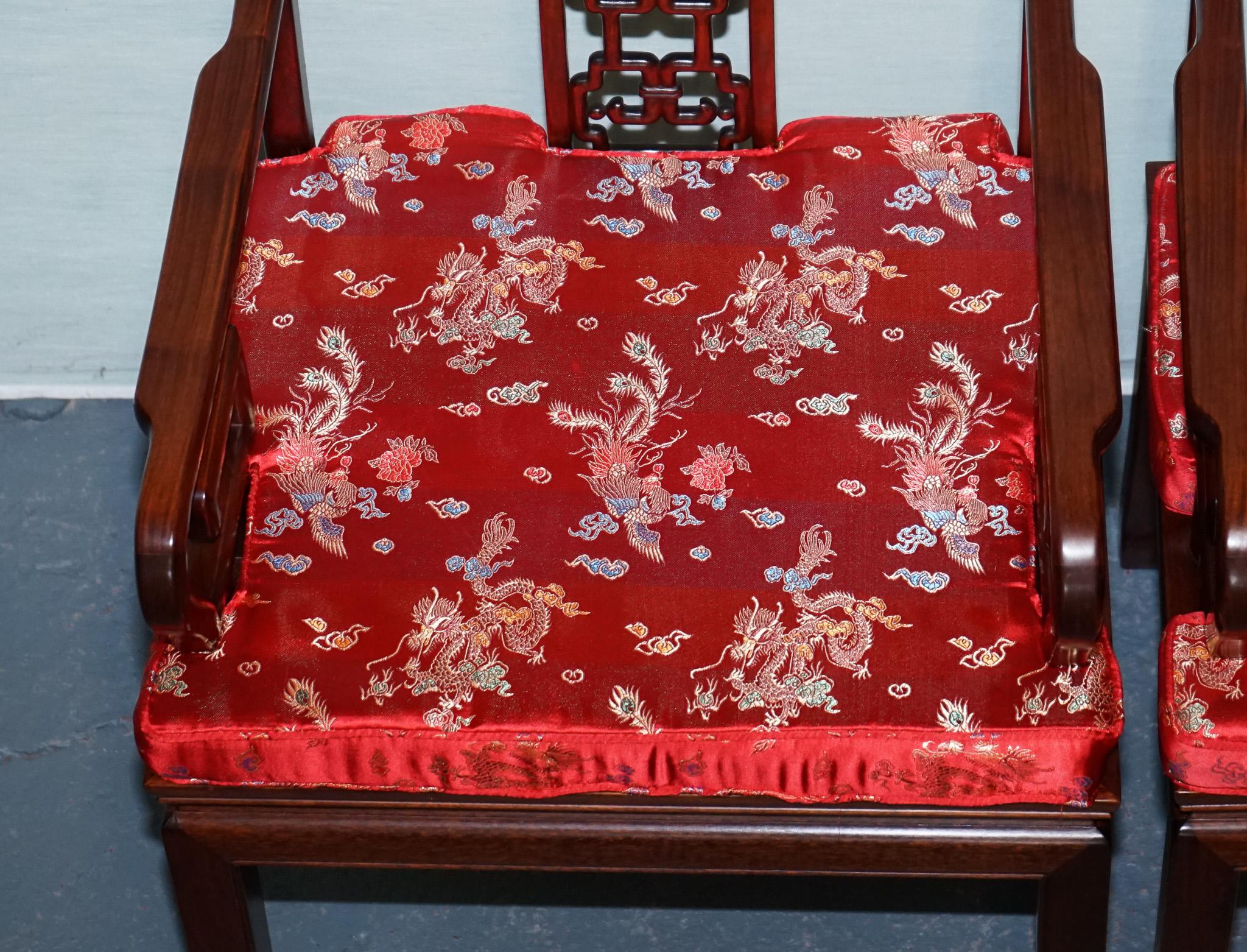 PAR DE SILLONES ORIENTALES CHINOS DE MADERA DURA CON CUSHONES en venta 2