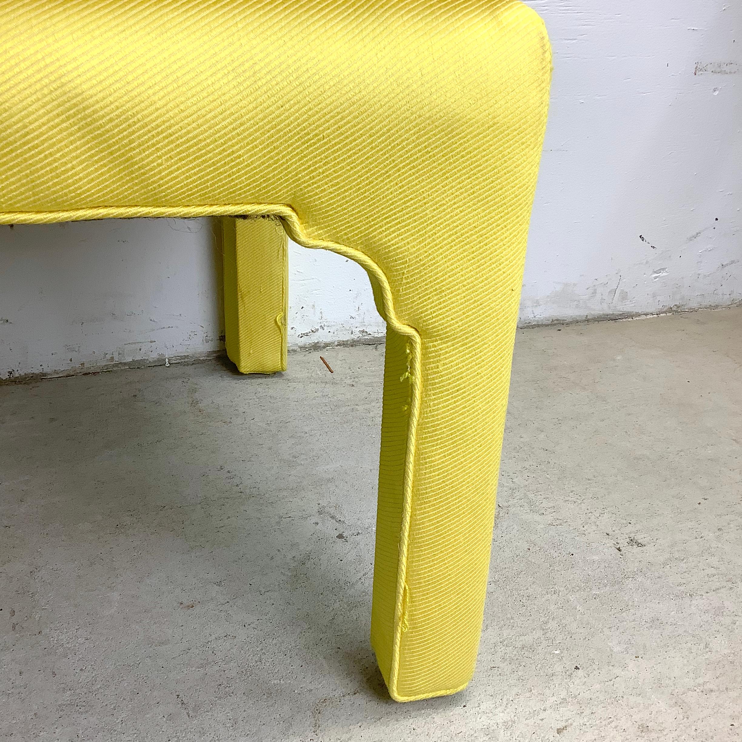 Pareja de reposapiés vintage estilo Parson con tapa de almohada en venta 6