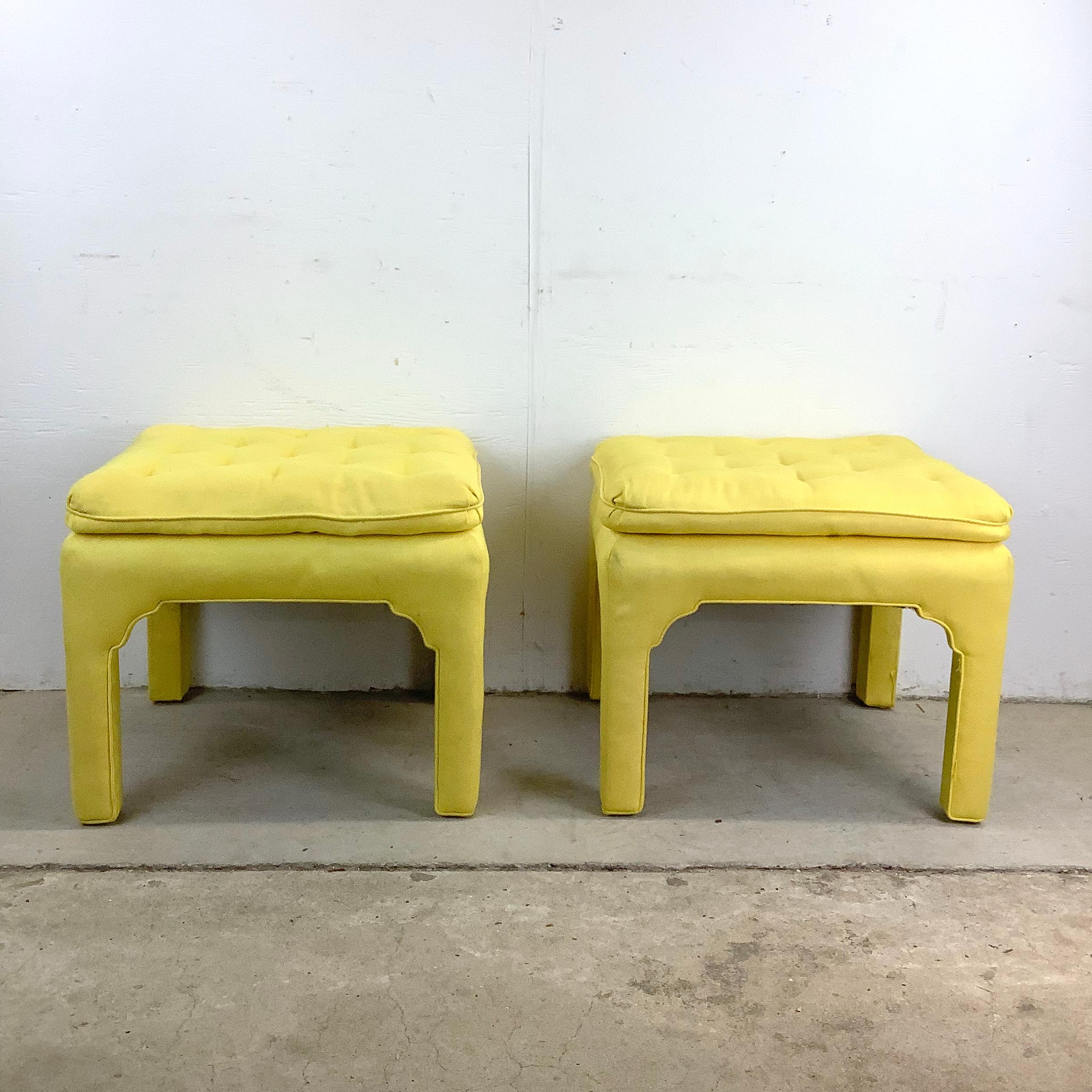 Pareja de reposapiés vintage estilo Parson con tapa de almohada en venta 10