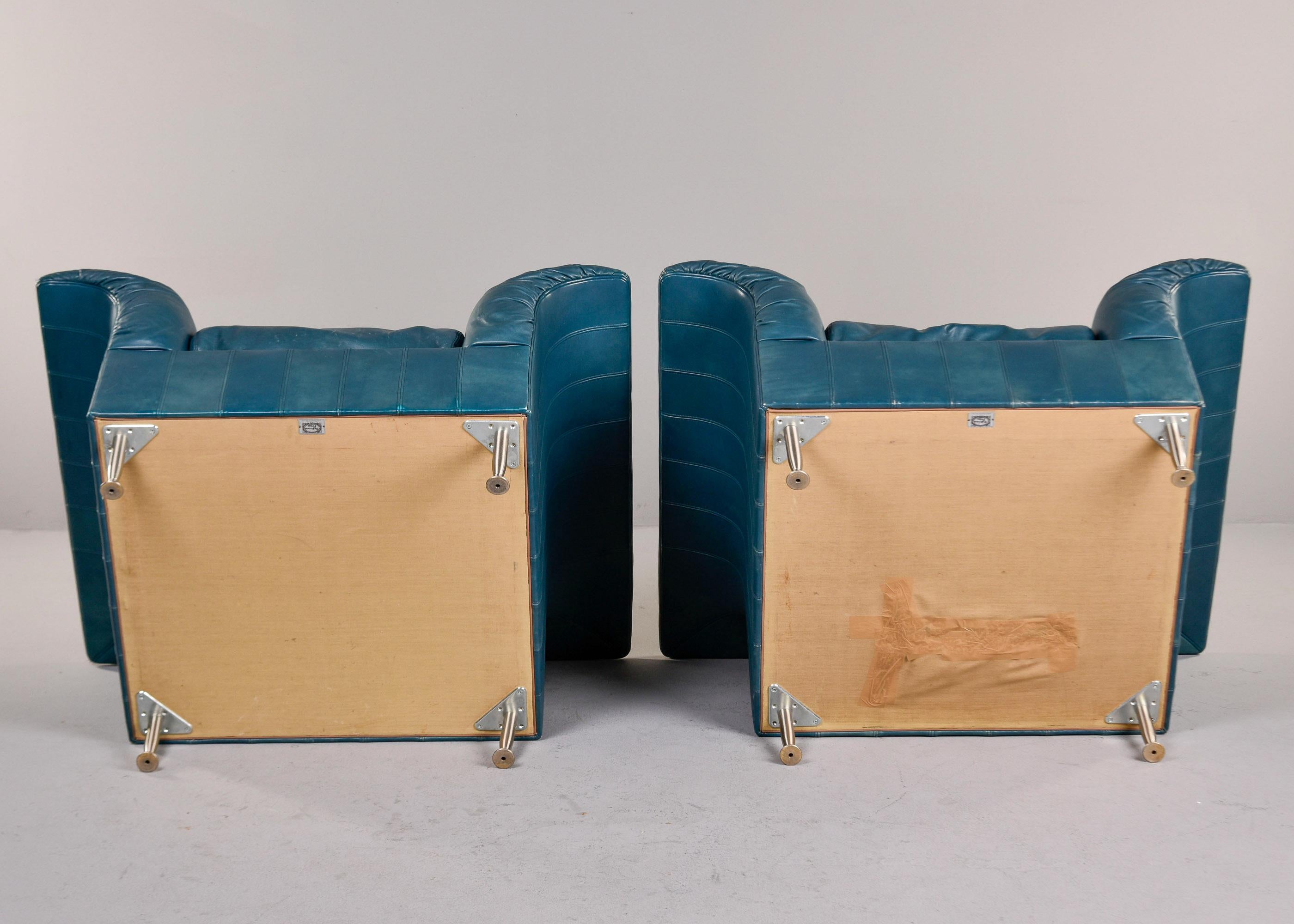 Pareja de sillas vintage Poltrona Frau de cuero verde azulado en venta 4