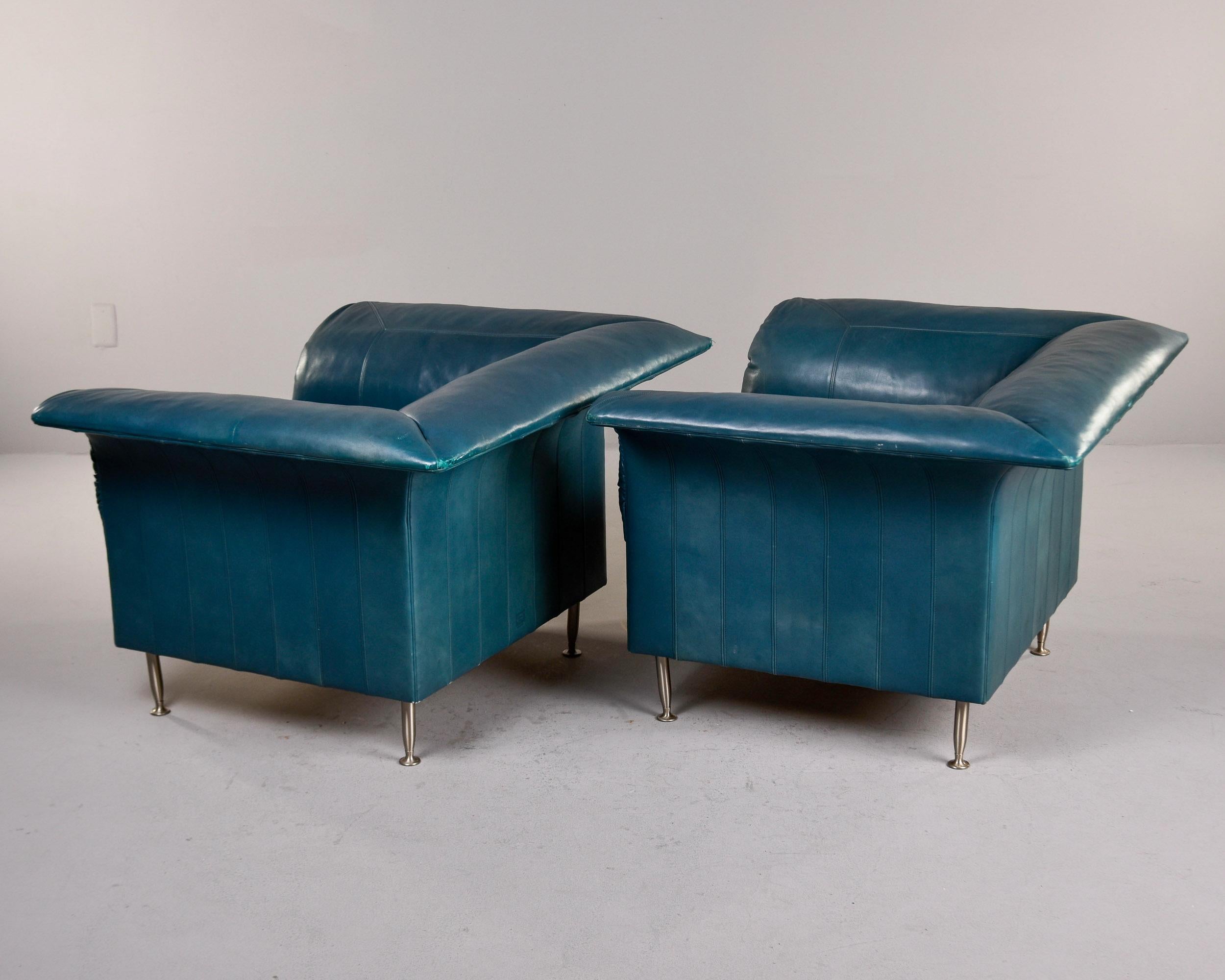 Pareja de sillas vintage Poltrona Frau de cuero verde azulado finales del siglo XX en venta
