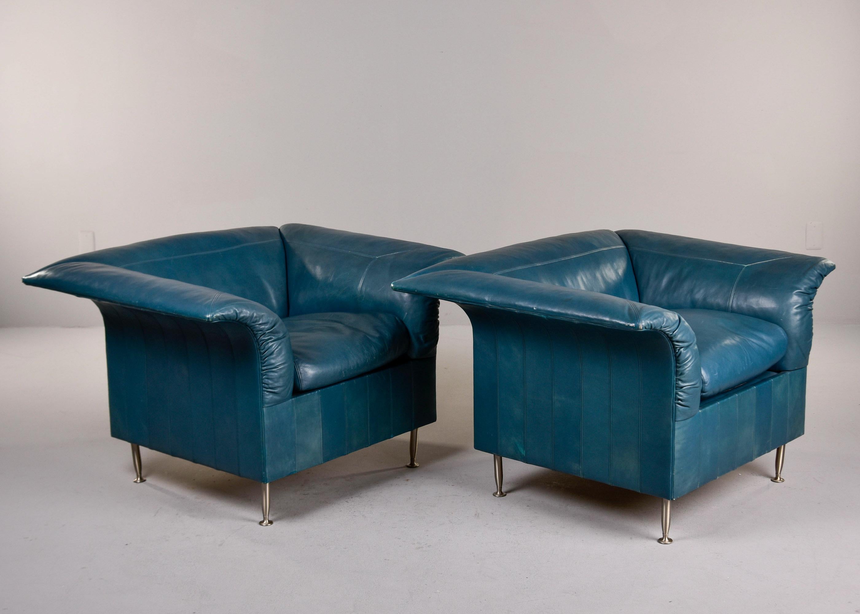 Pareja de sillas vintage Poltrona Frau de cuero verde azulado en venta 1