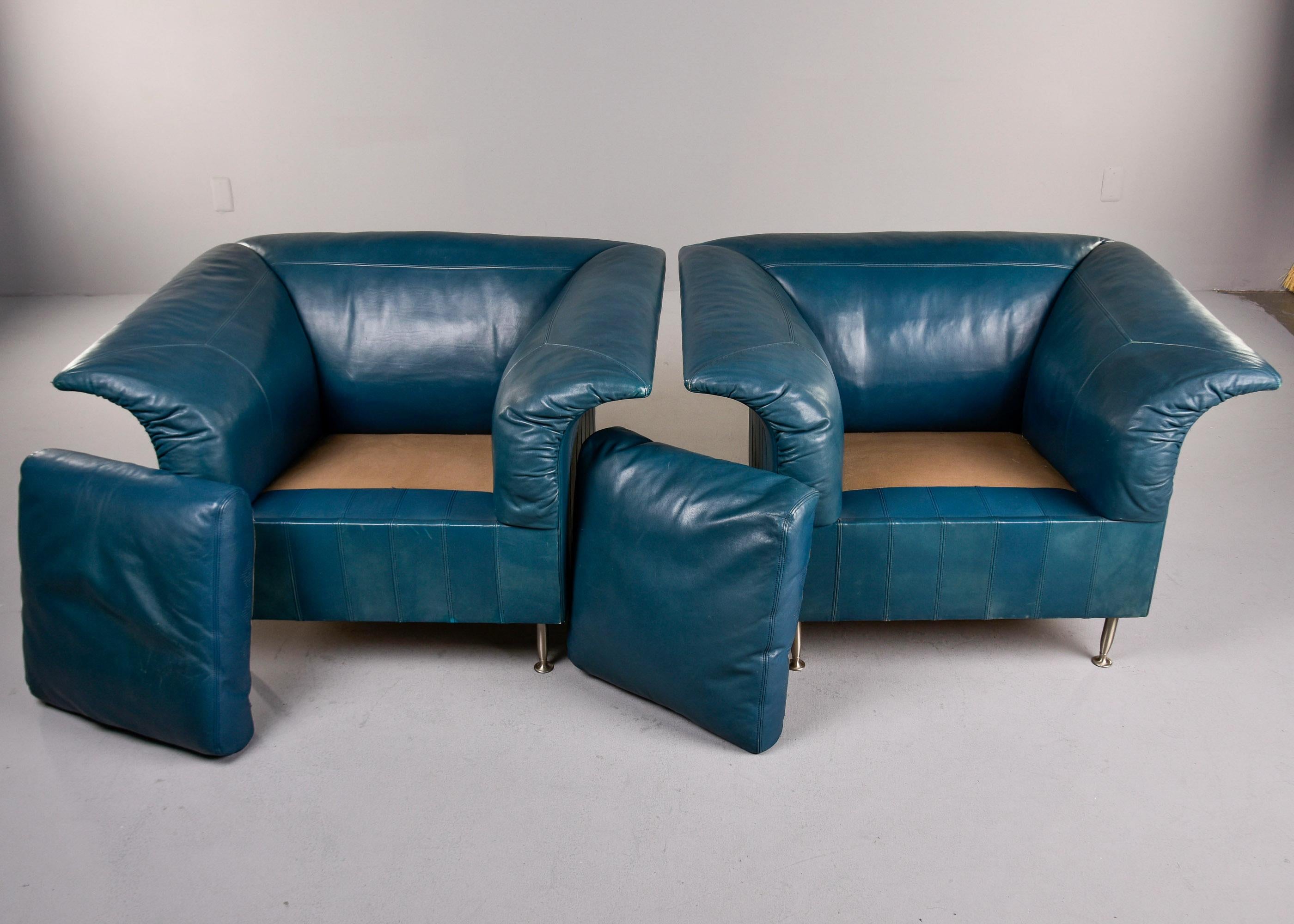 Pareja de sillas vintage Poltrona Frau de cuero verde azulado en venta 2